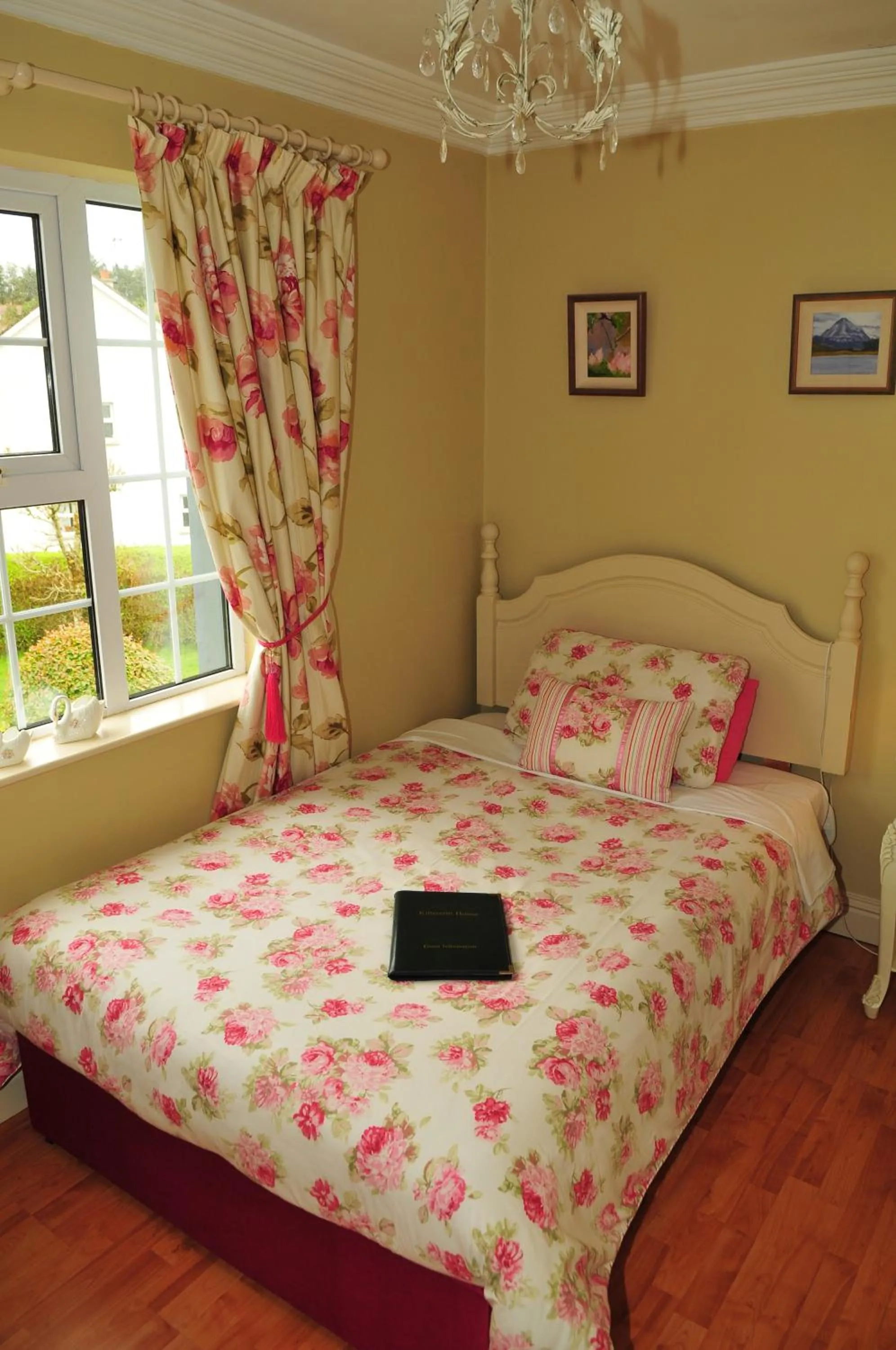 Bedroom in Killererin House B&B