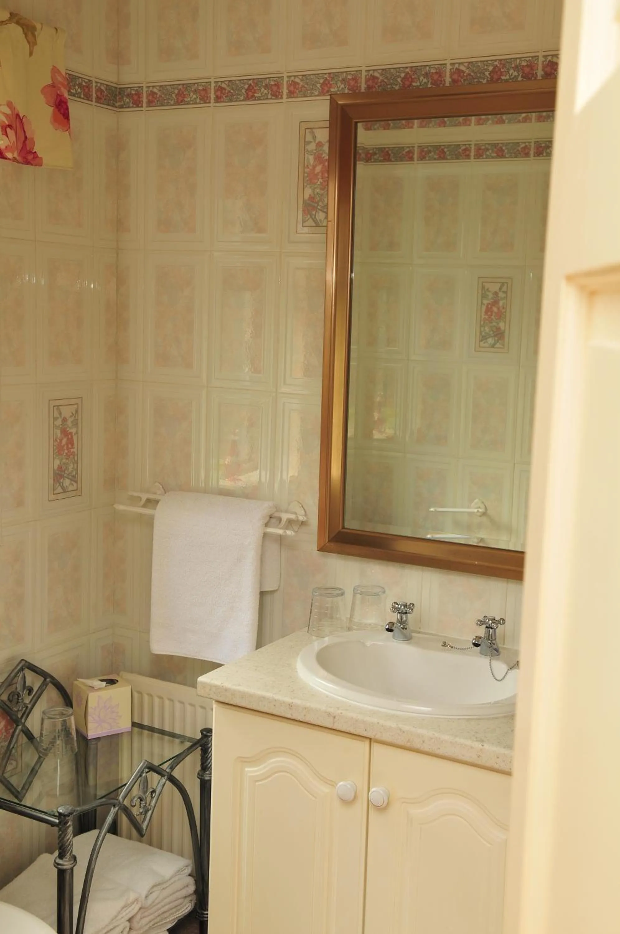 Bathroom in Killererin House B&B