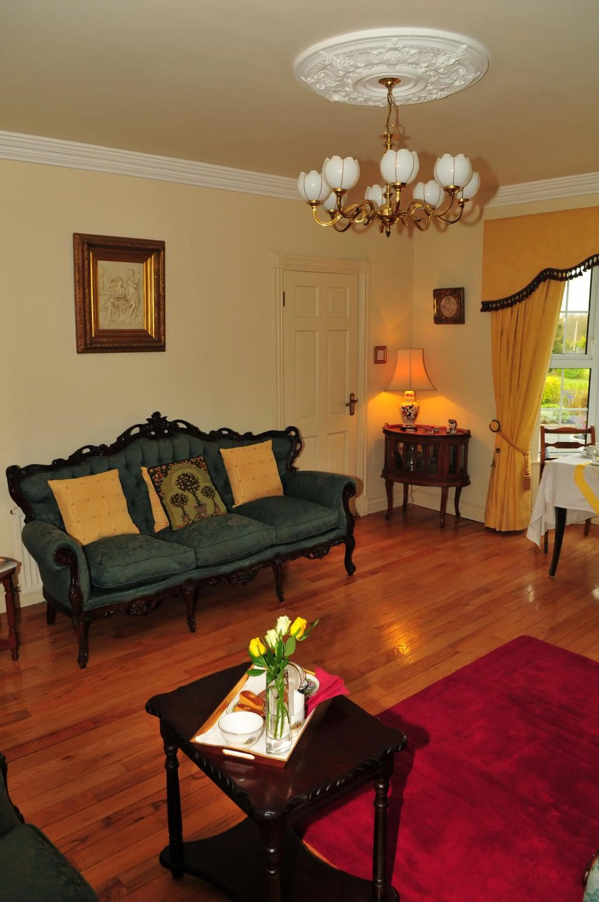 Communal lounge/ TV room in Killererin House B&B