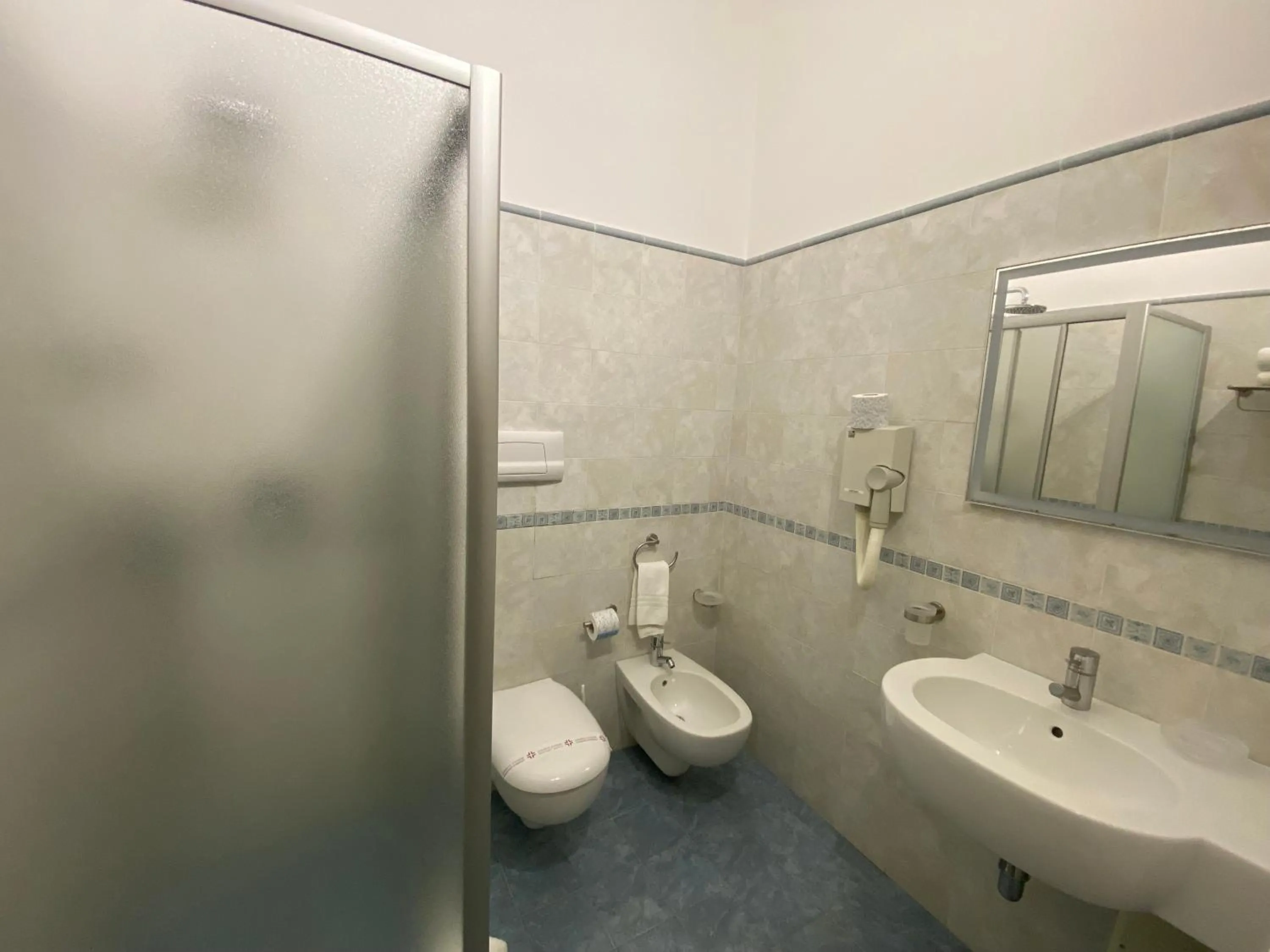 Shower in Albergo Bouganville