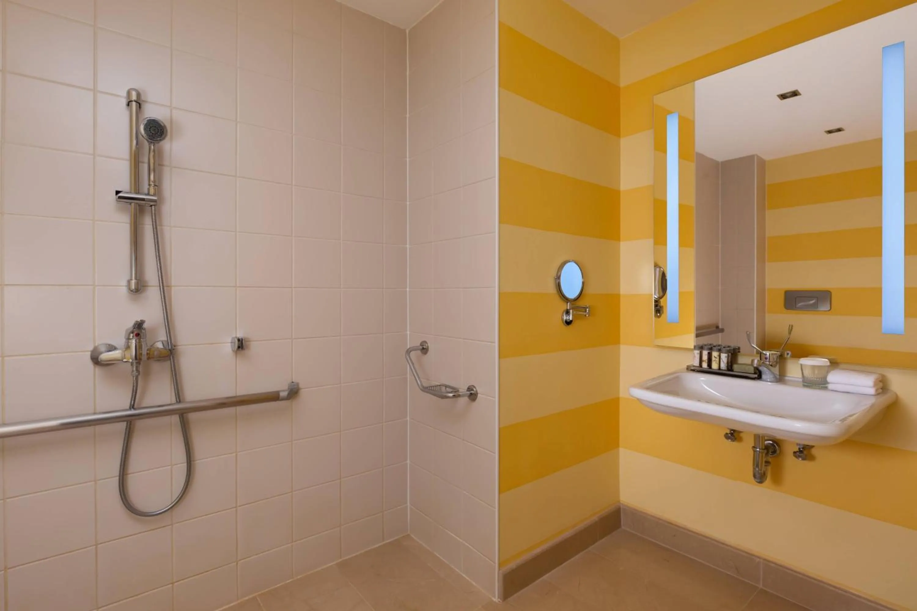 Bathroom in Renaissance by Sulo