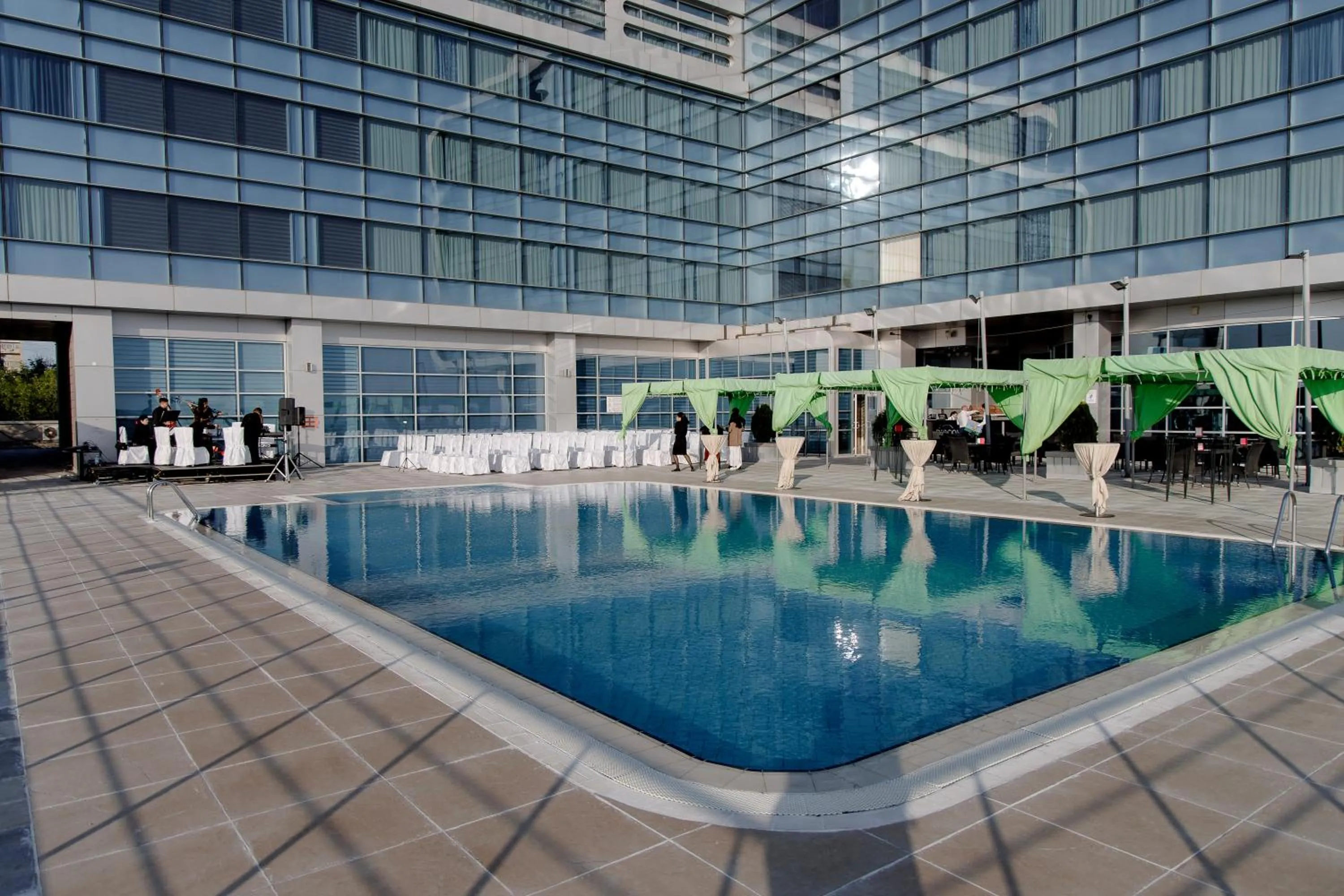 Swimming pool in Renaissance by Sulo