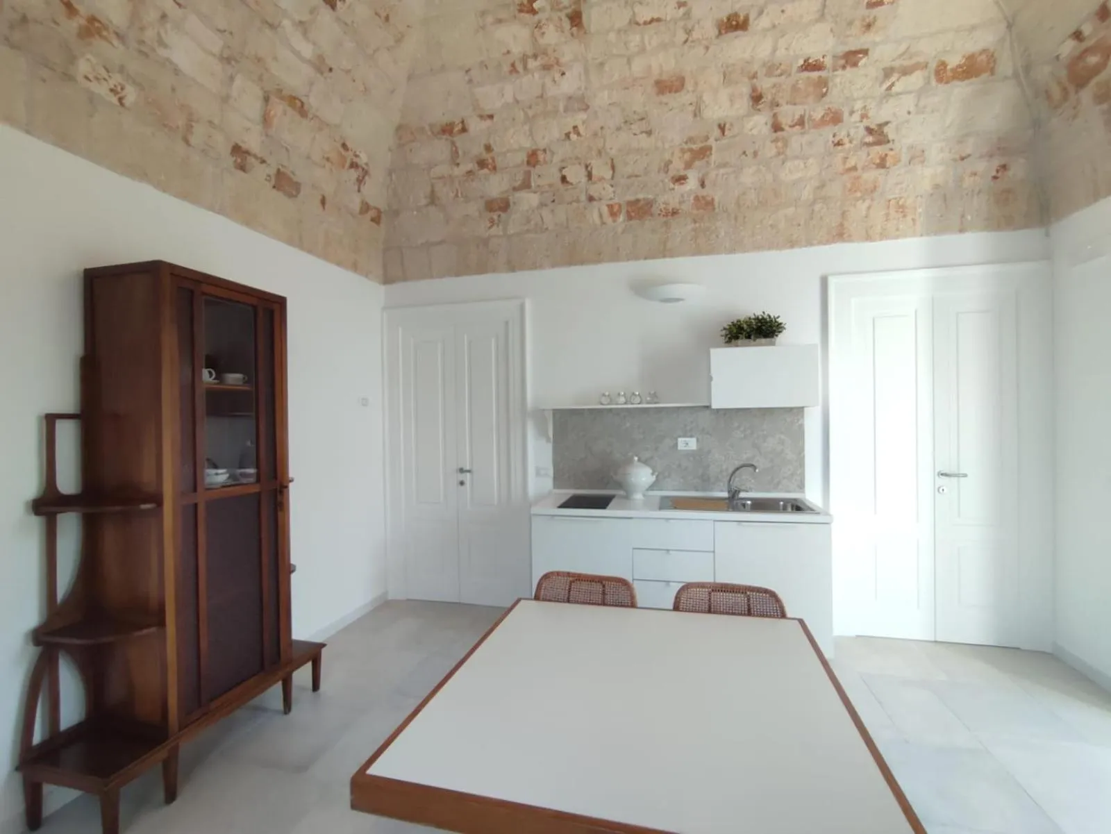 kitchen, Bed in Villa Ostuni