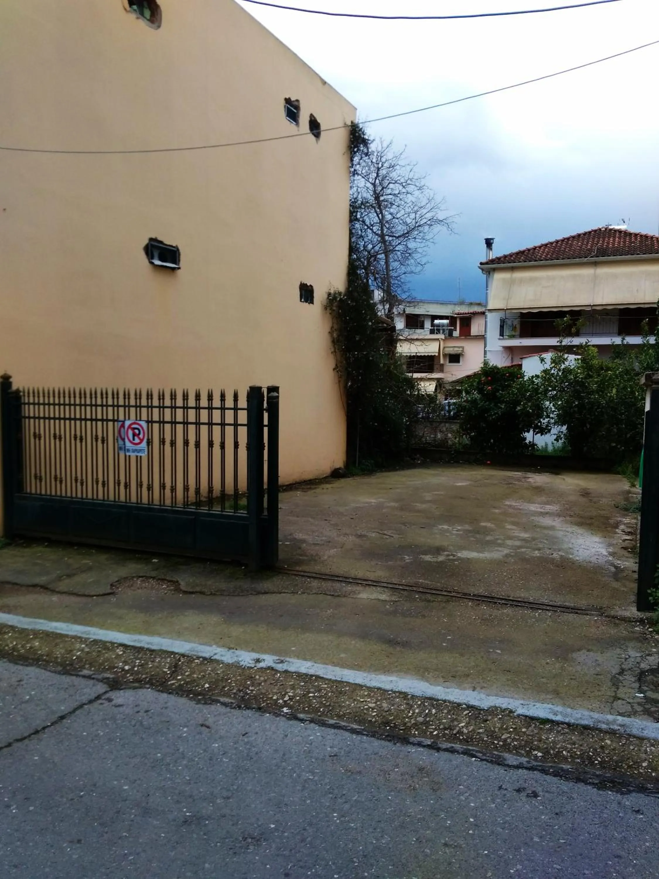 Area and facilities in CENTRAL guest room