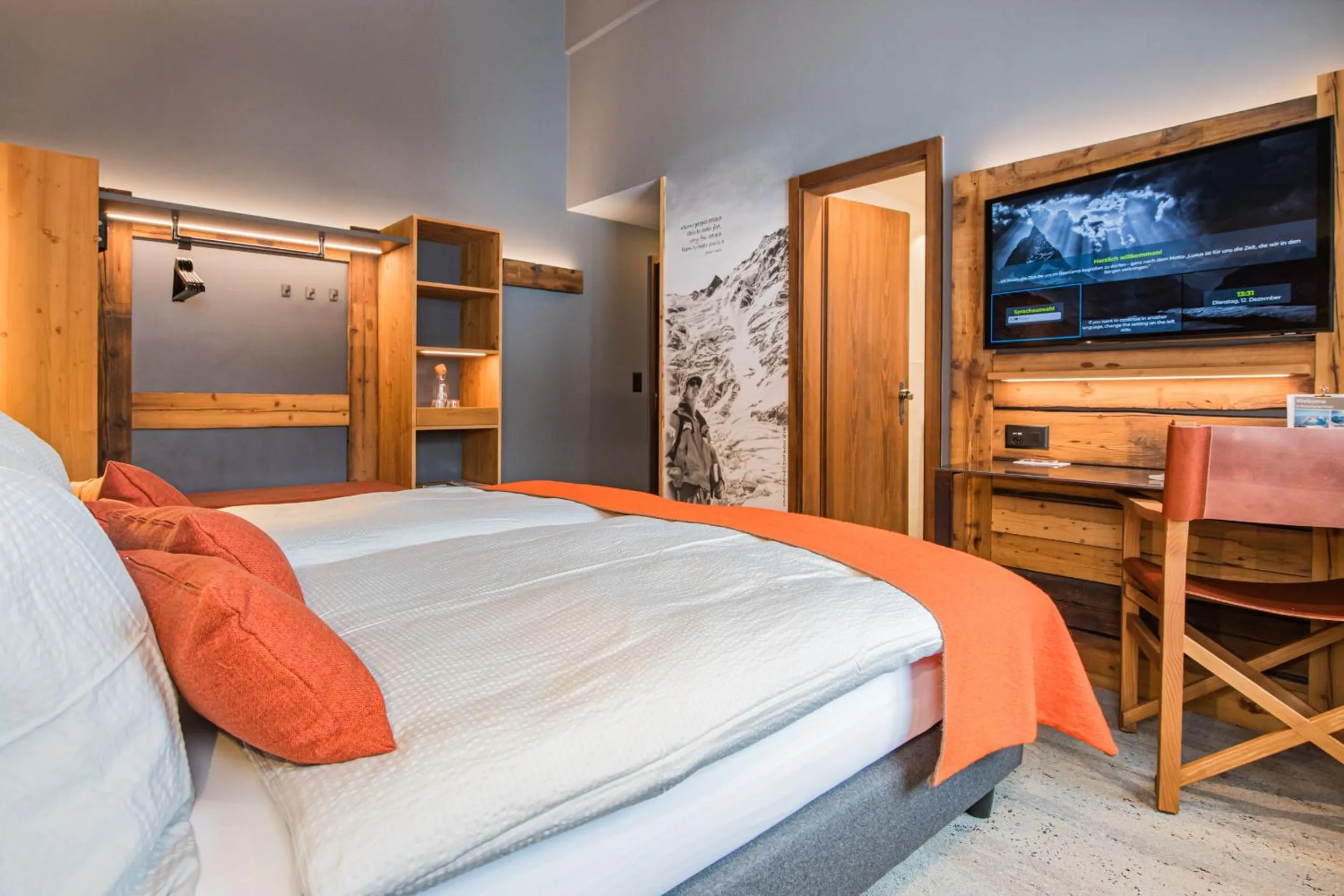 Bedroom, Bed in BaseCamp Hotel