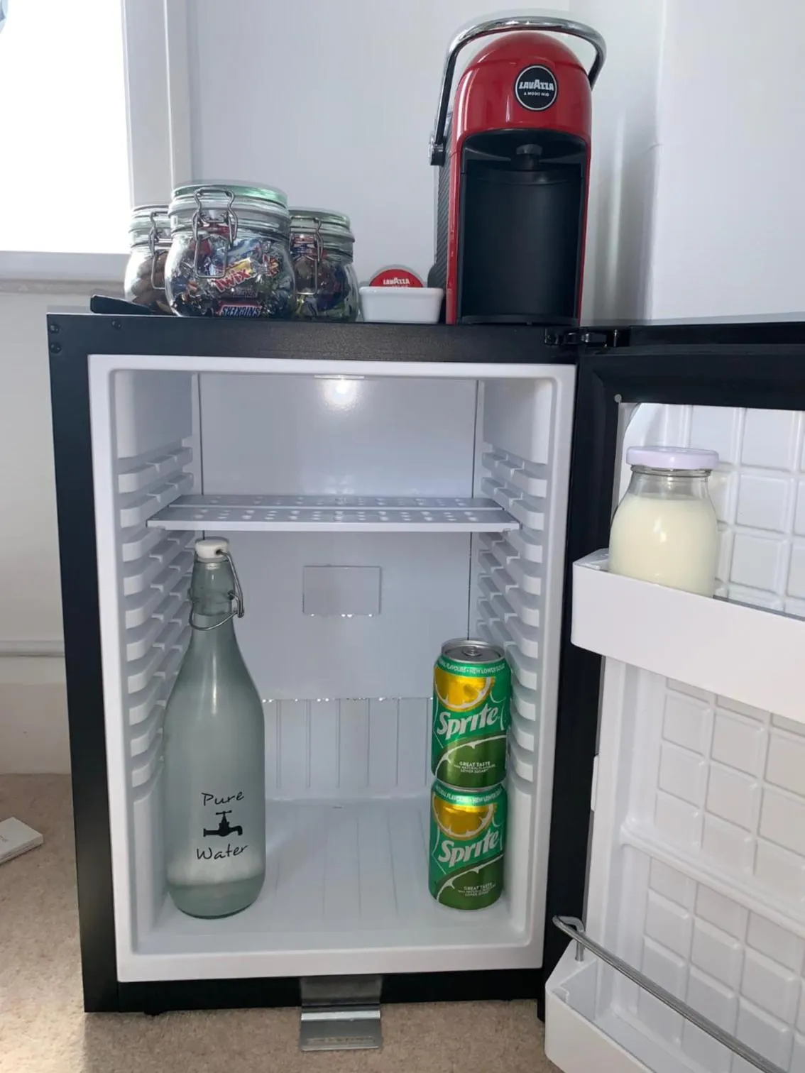 Coffee/tea facilities in Holly Trees