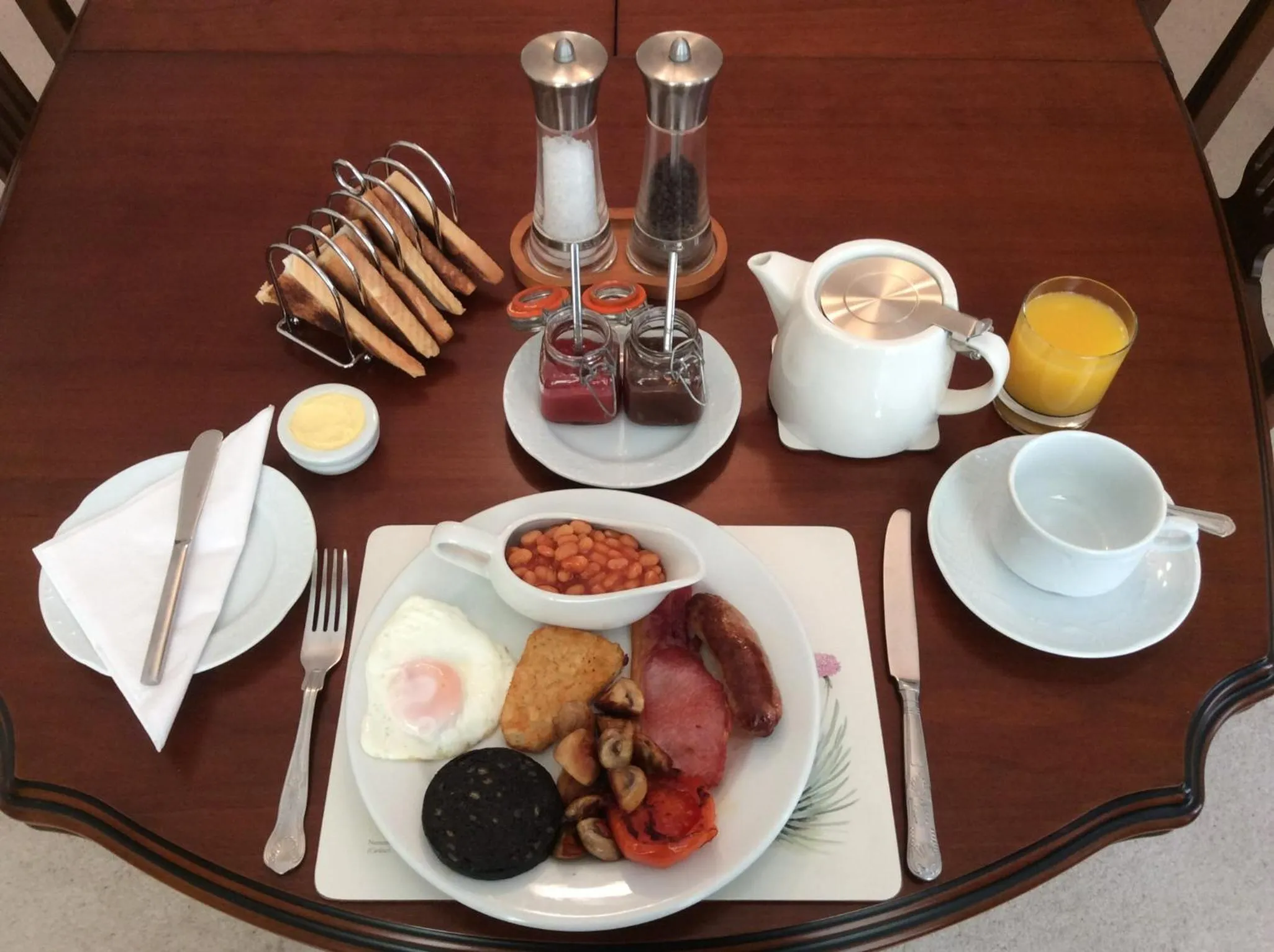 Breakfast in Holly Trees