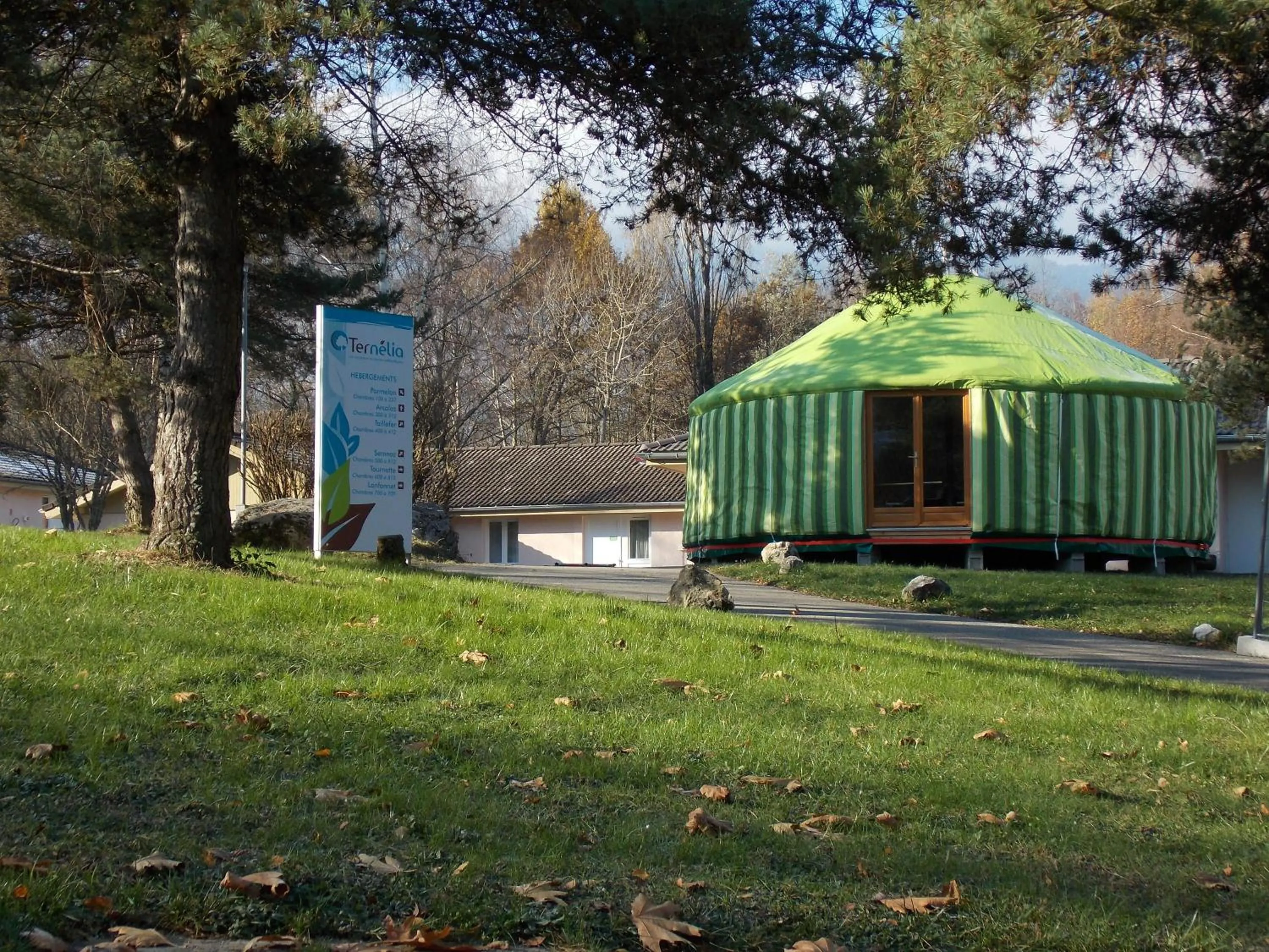 Facade/entrance in Le Pré du Lac