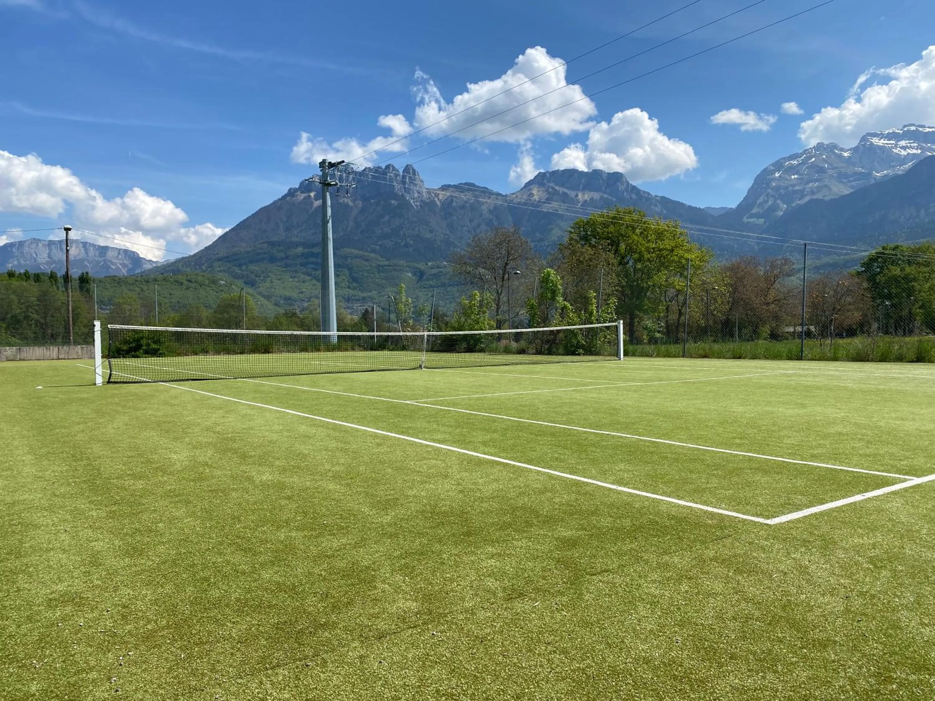 Tennis court in Le Pré du Lac
