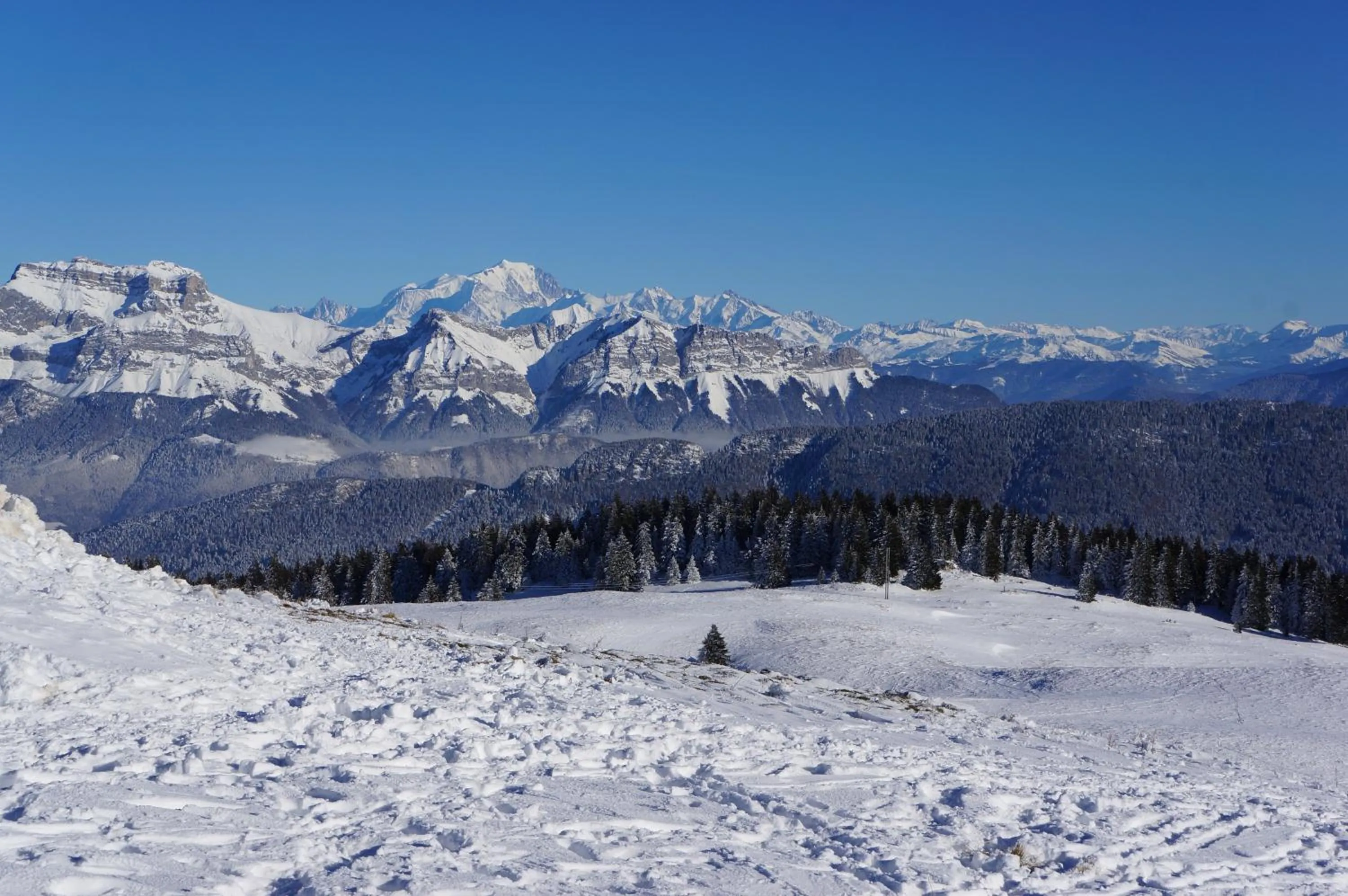 Nearby landmark in Le Pré du Lac