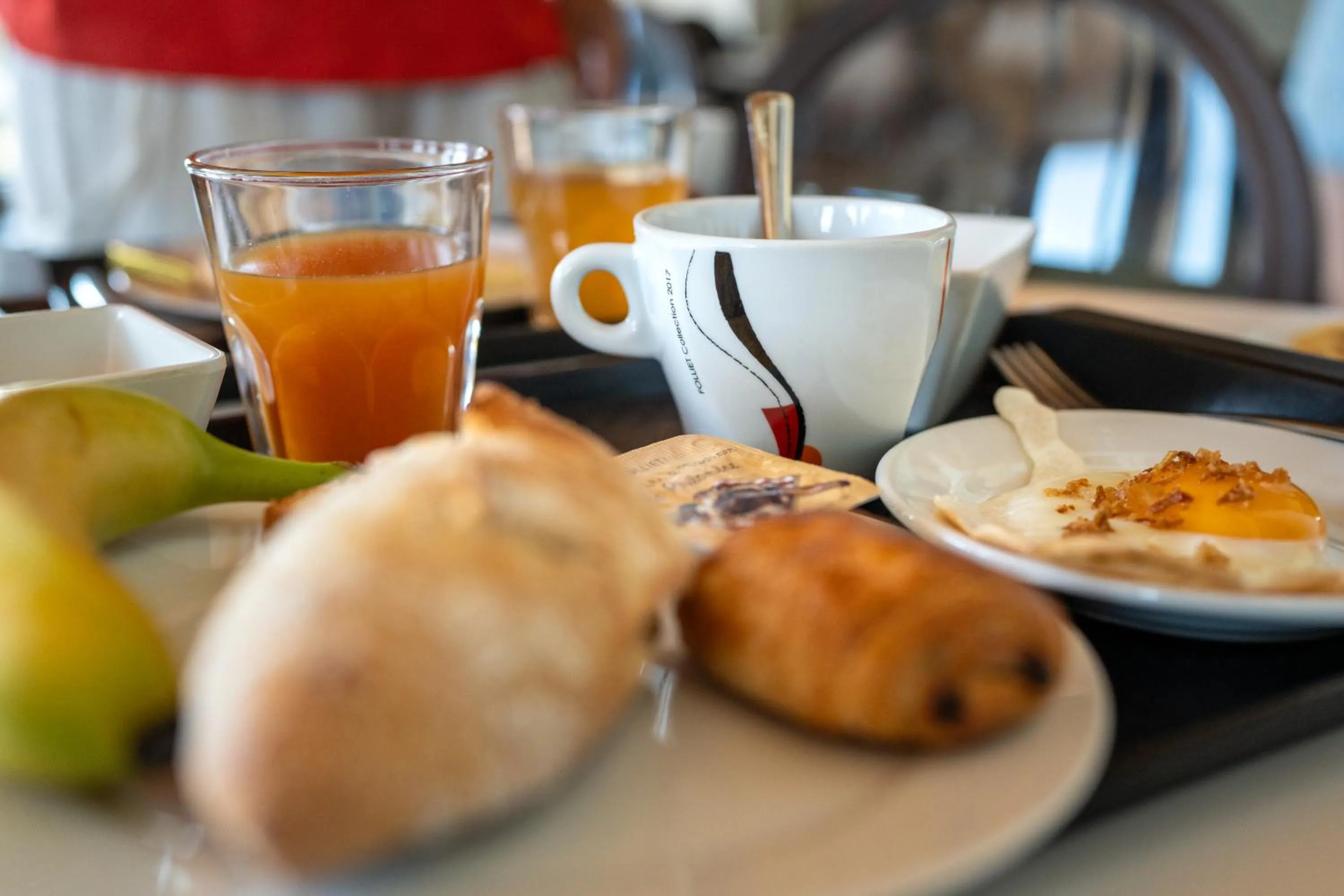 Buffet breakfast in Le Pré du Lac