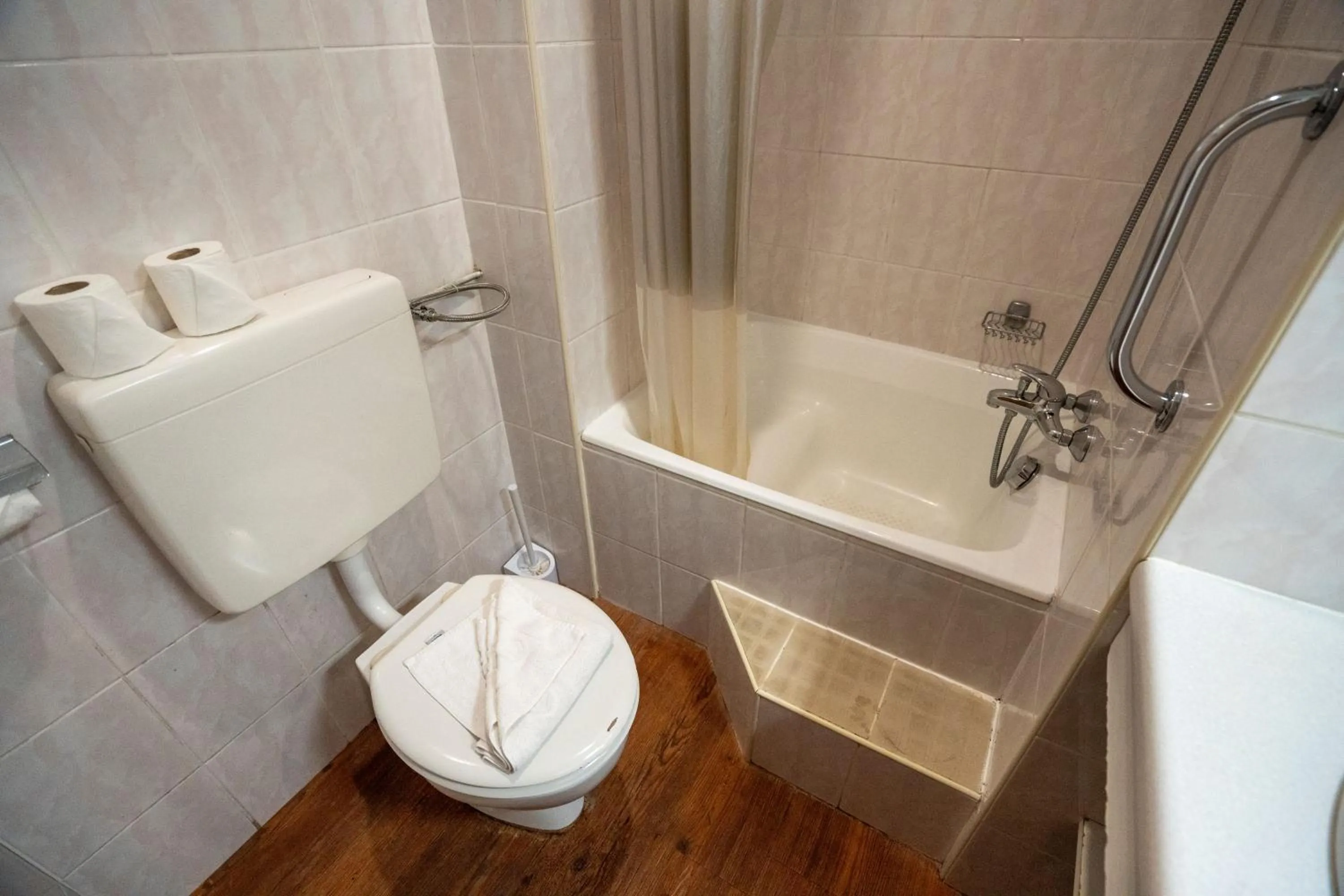 Shower in Le Pré du Lac