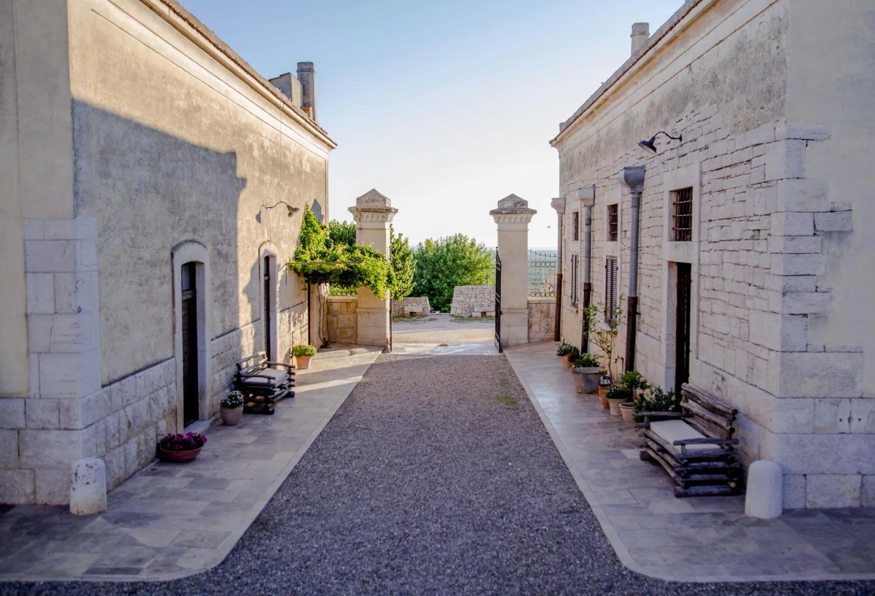 Inner courtyard view in Lama Di Luna Biomasseria