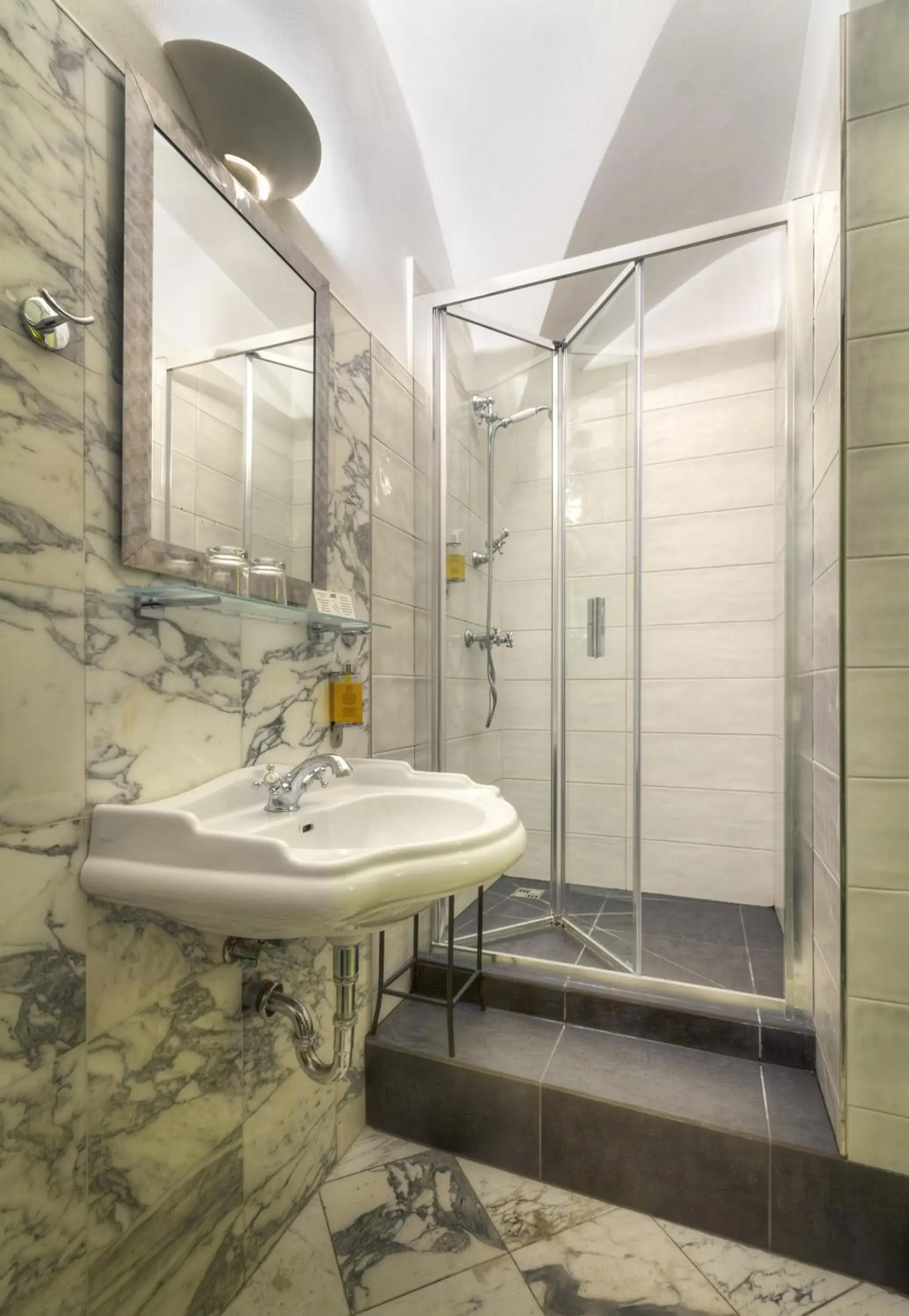 Black Star Suites Black Star Suites