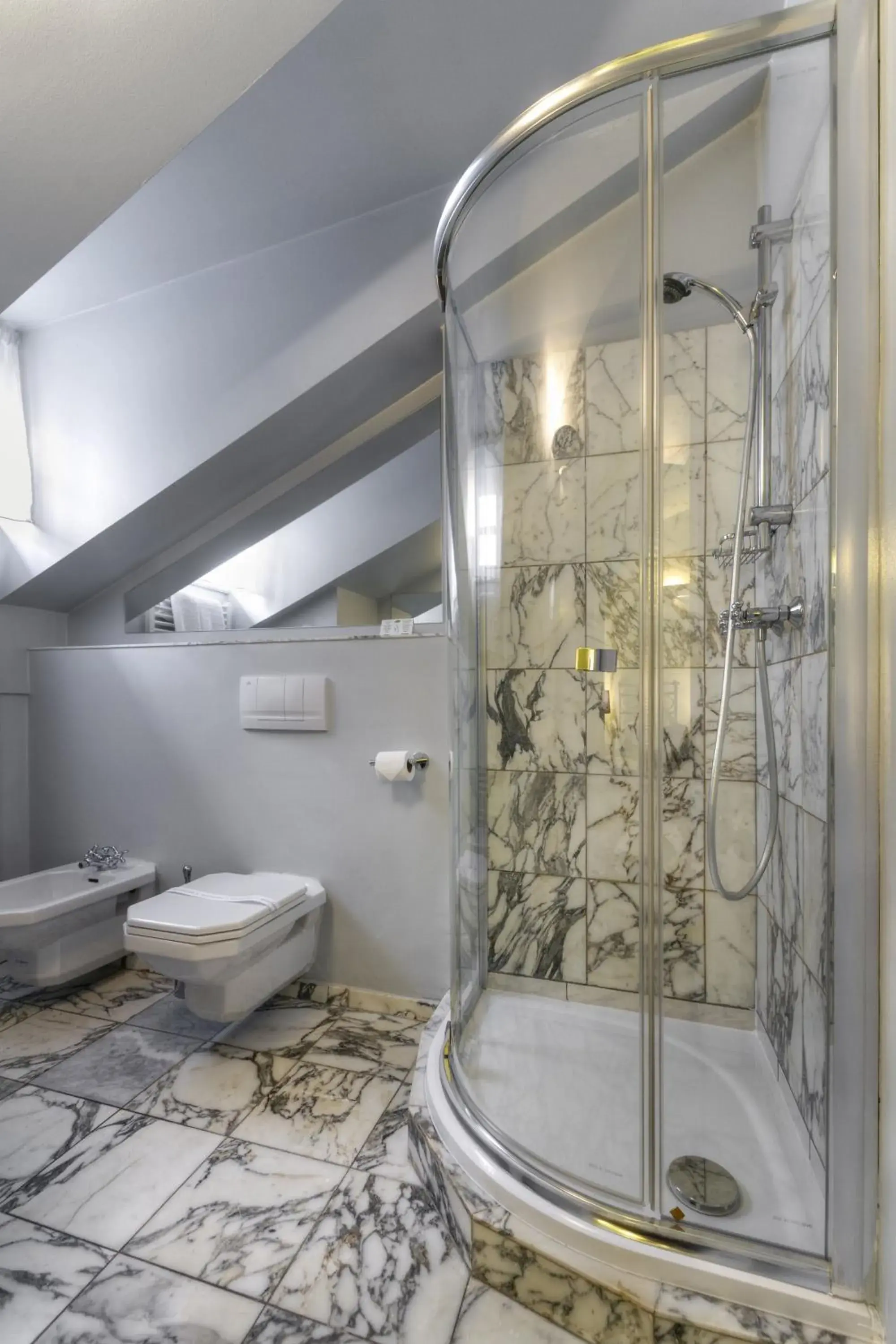 Shower in Black Star Suites Shower in Black Star Suites