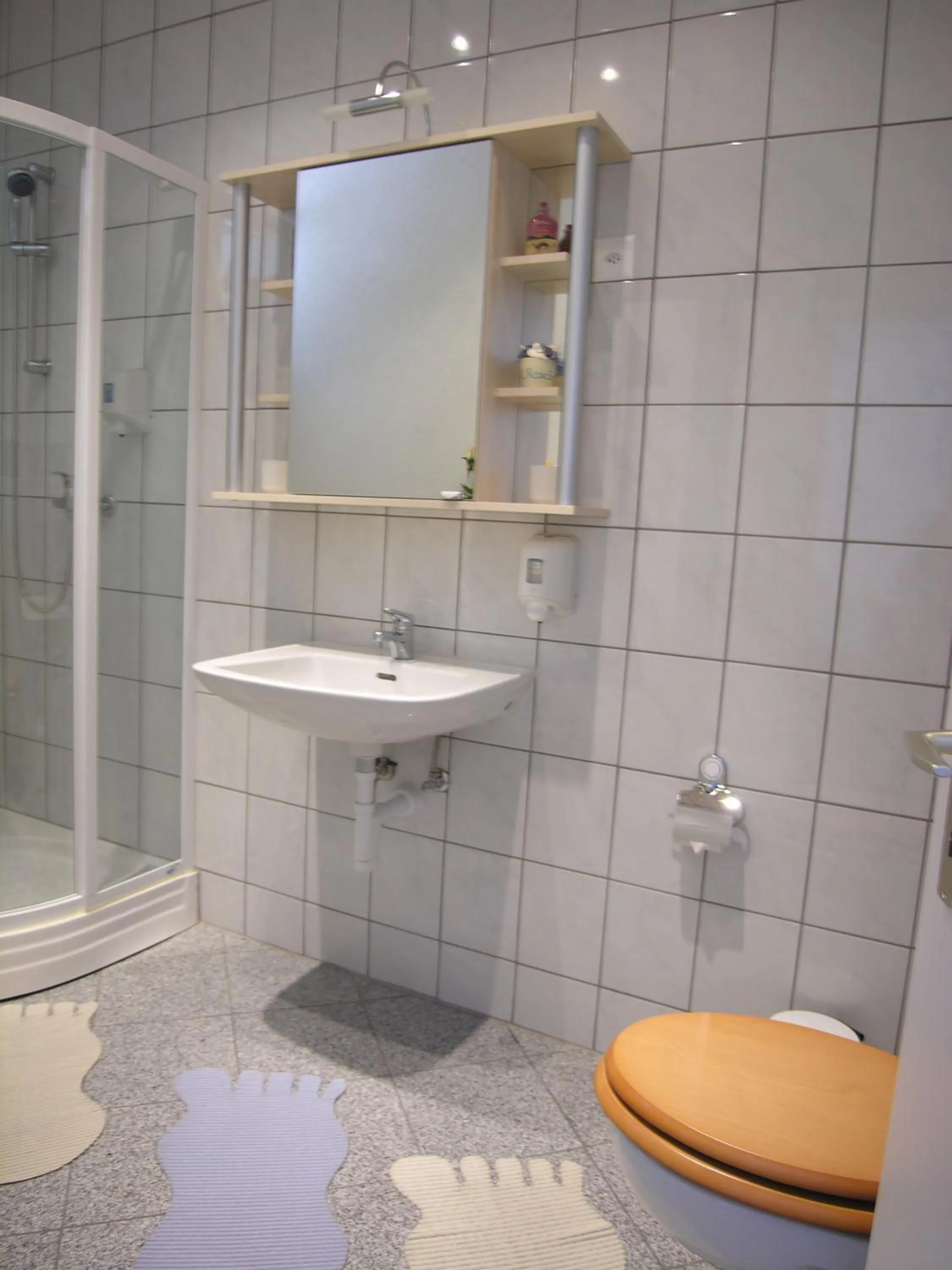 Shower in Hotel Acacia