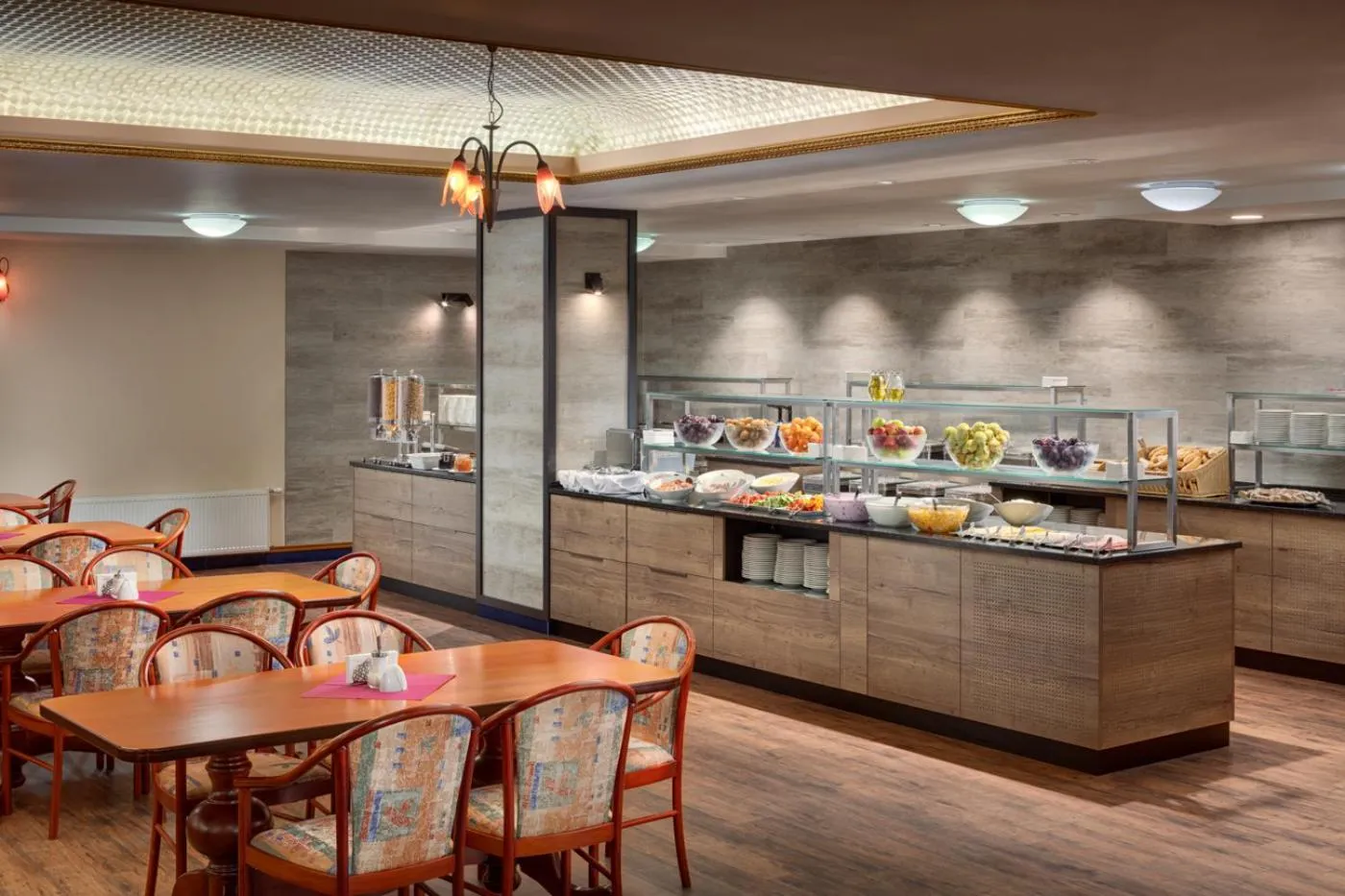 Restaurant/places to eat in Wellness Hotel Babylon