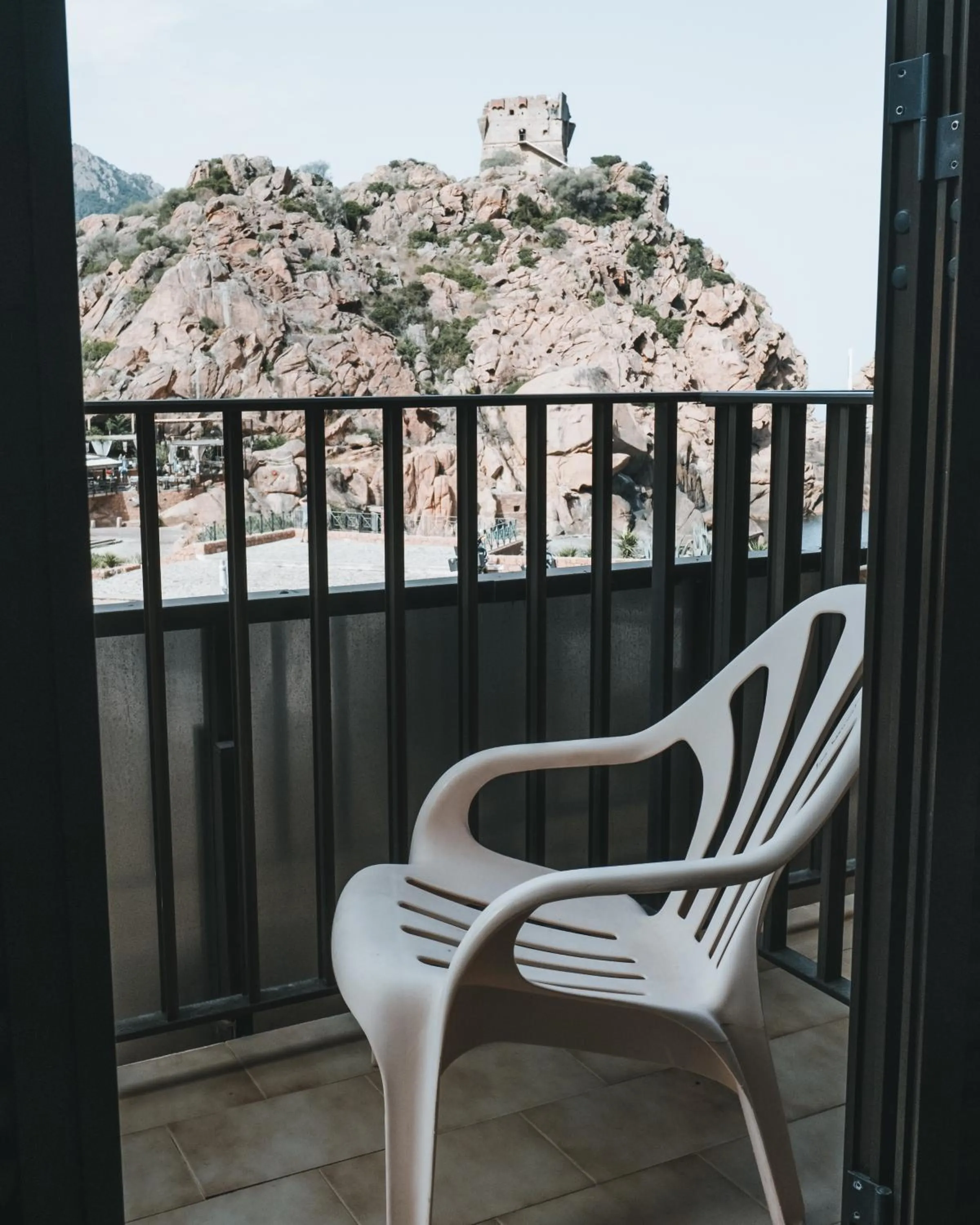 Patio in Hôtel & Résidence Le Subrini