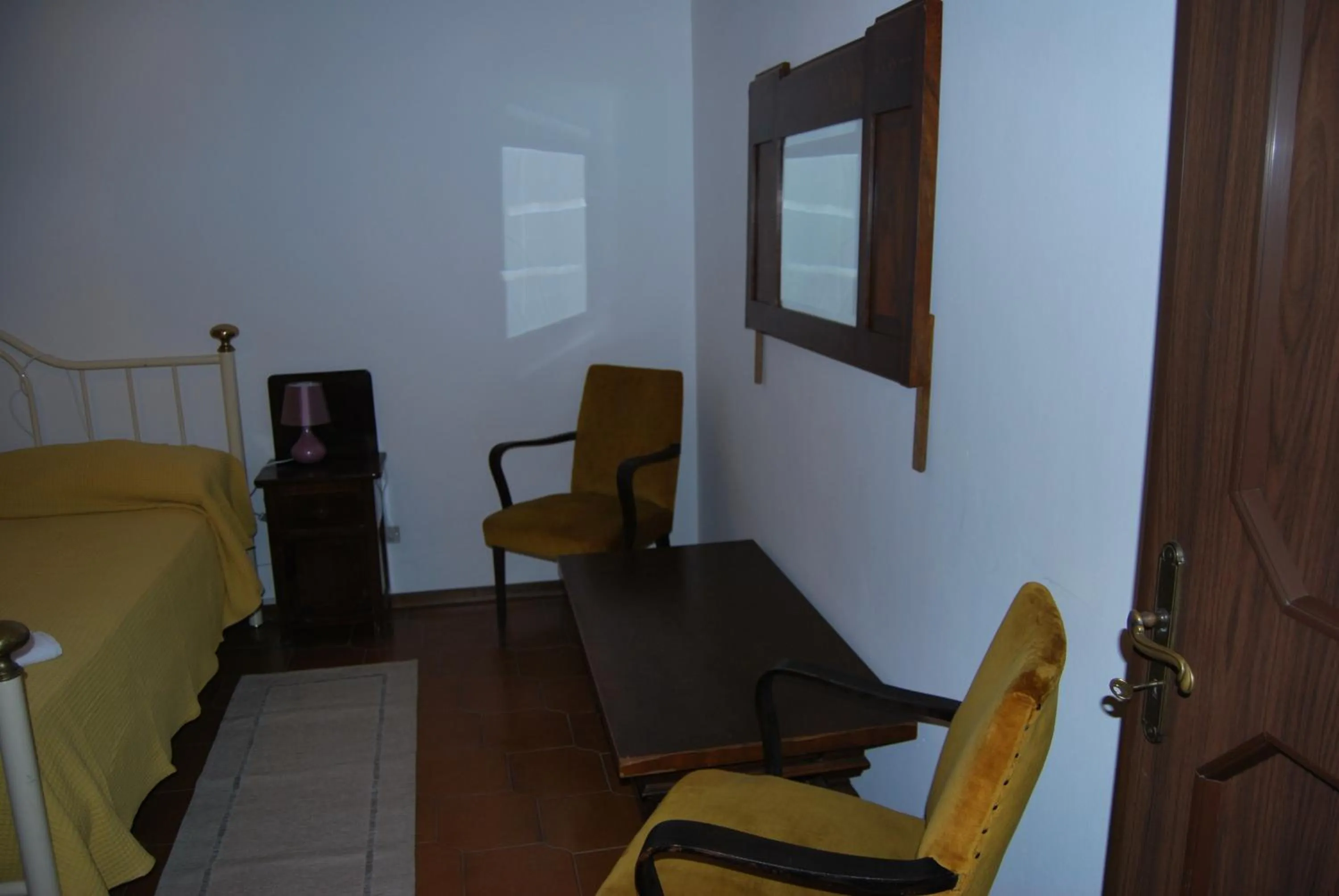 Photo of the whole room in sebante