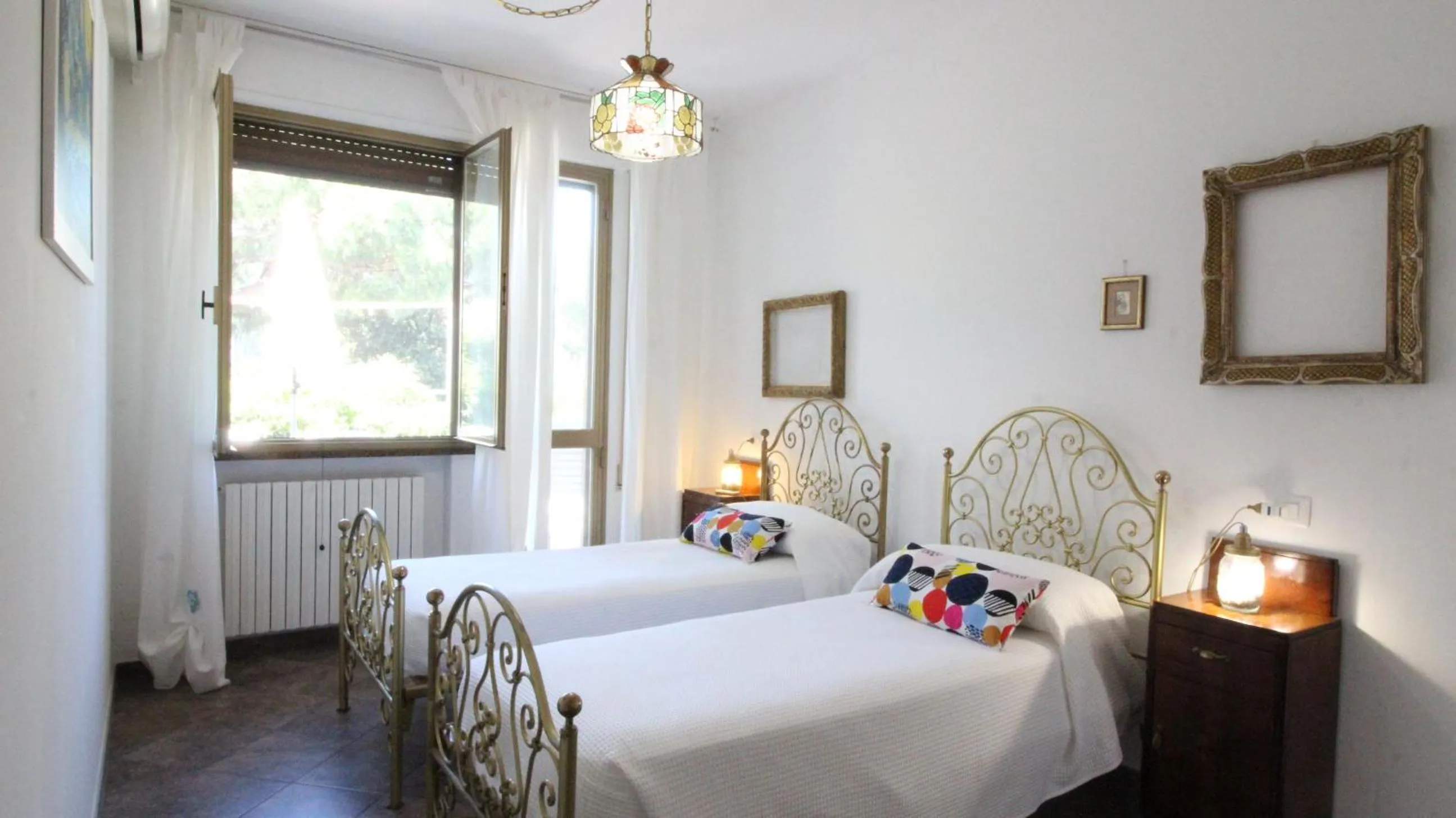 Photo of the whole room in sebante