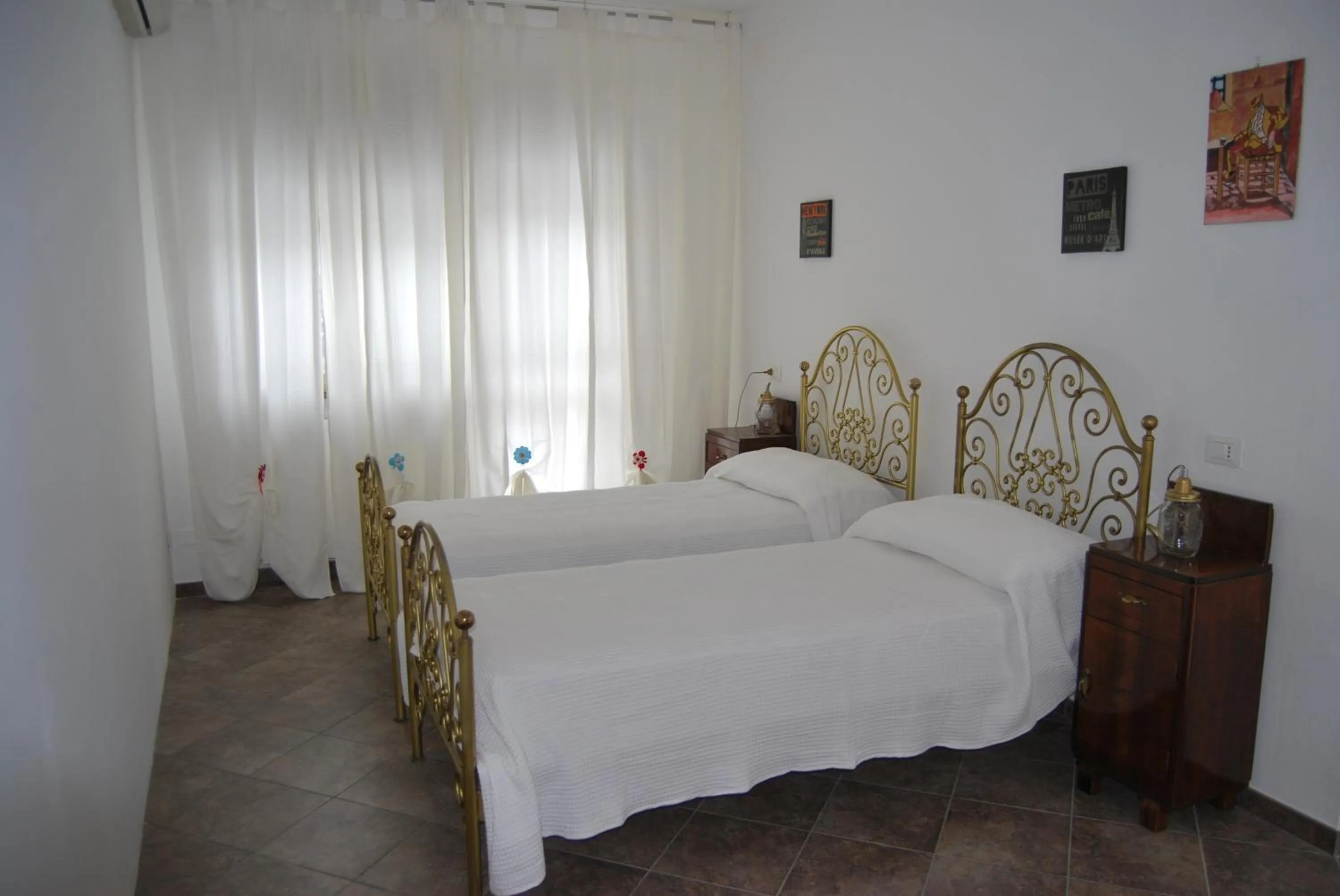 Photo of the whole room in sebante