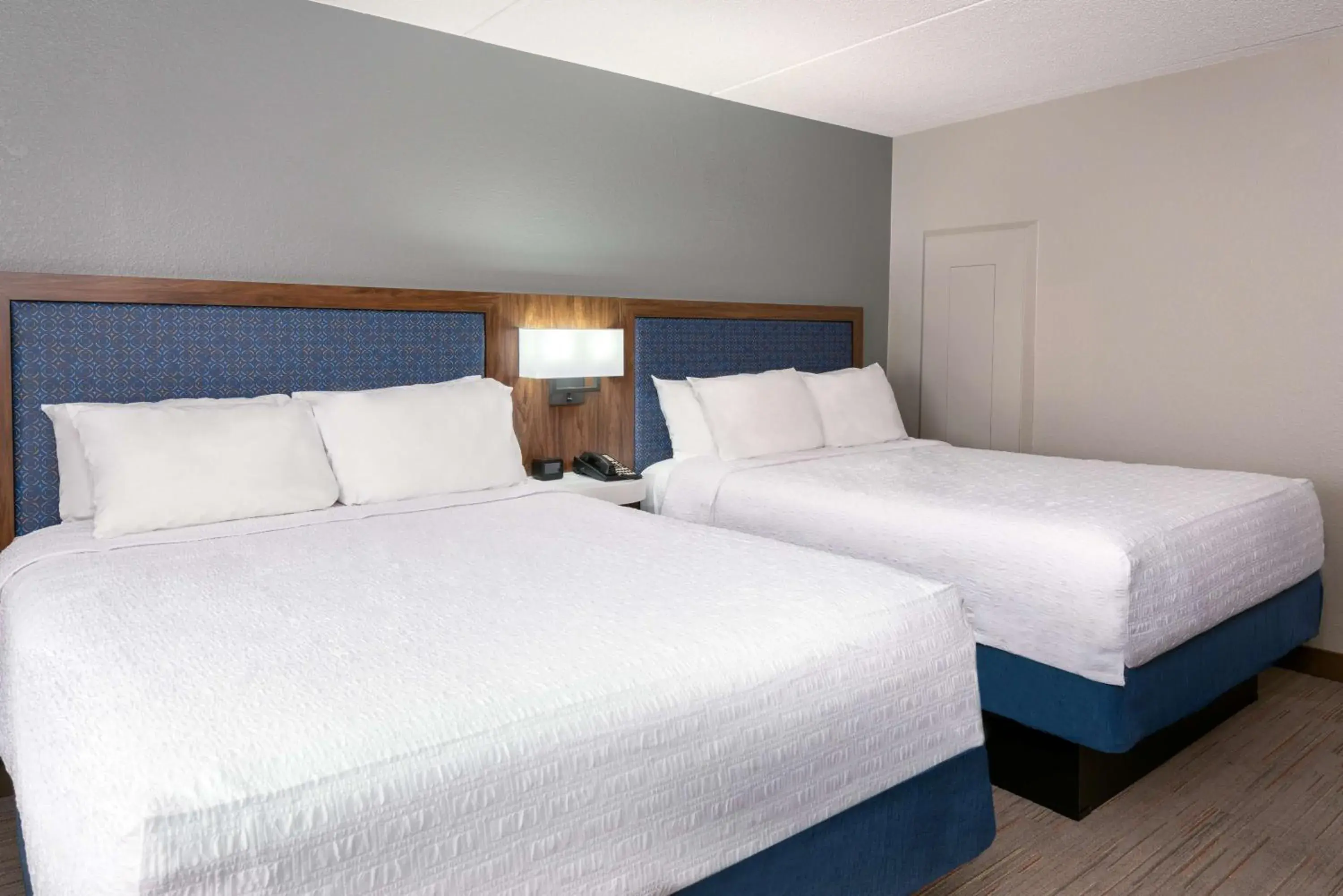 Bed in Hampton Inn & Suites Charlottesville at the University Bed in Hampton Inn & Suites Charlottesville at the University