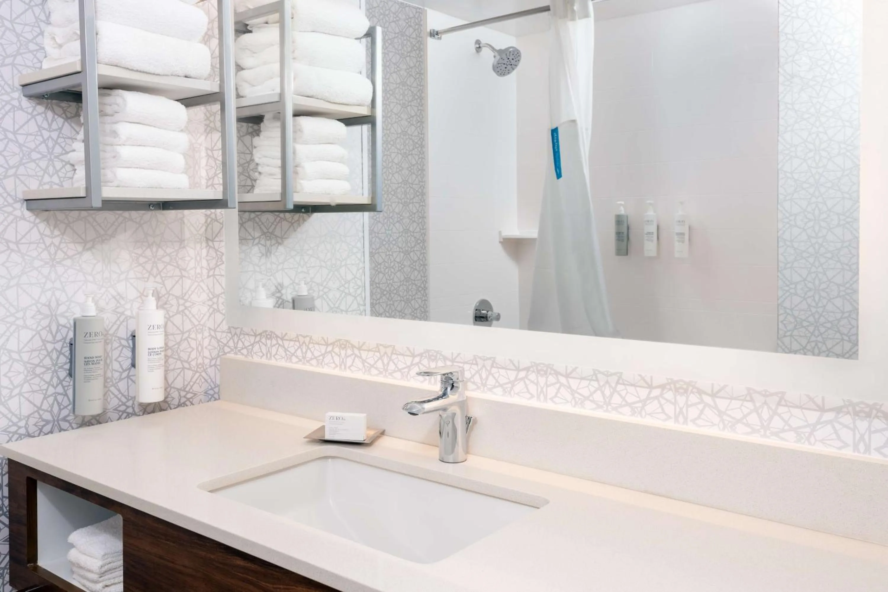 Bathroom in Hampton Inn & Suites Charlottesville at the University