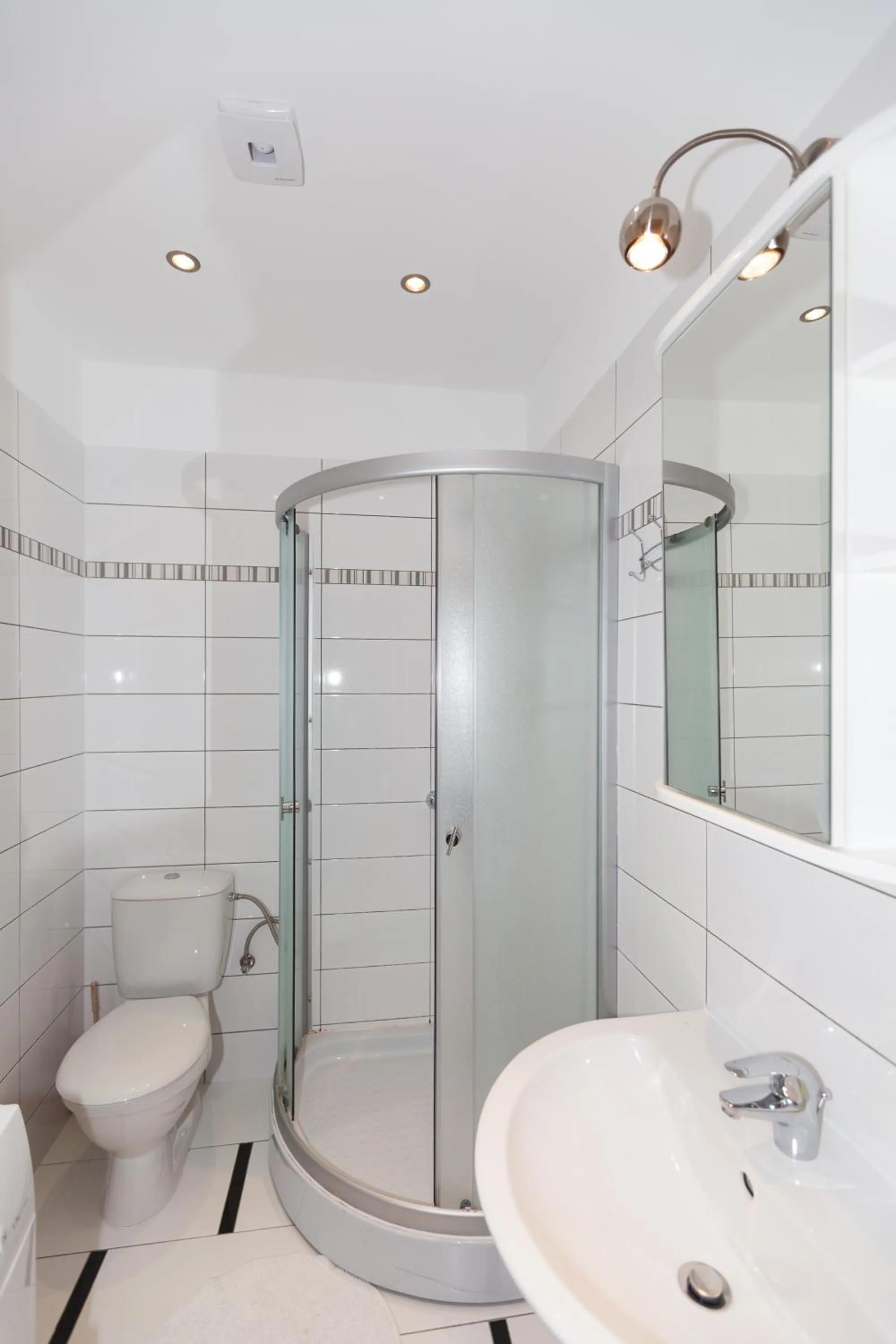 Shower in Amber Coast & Sea