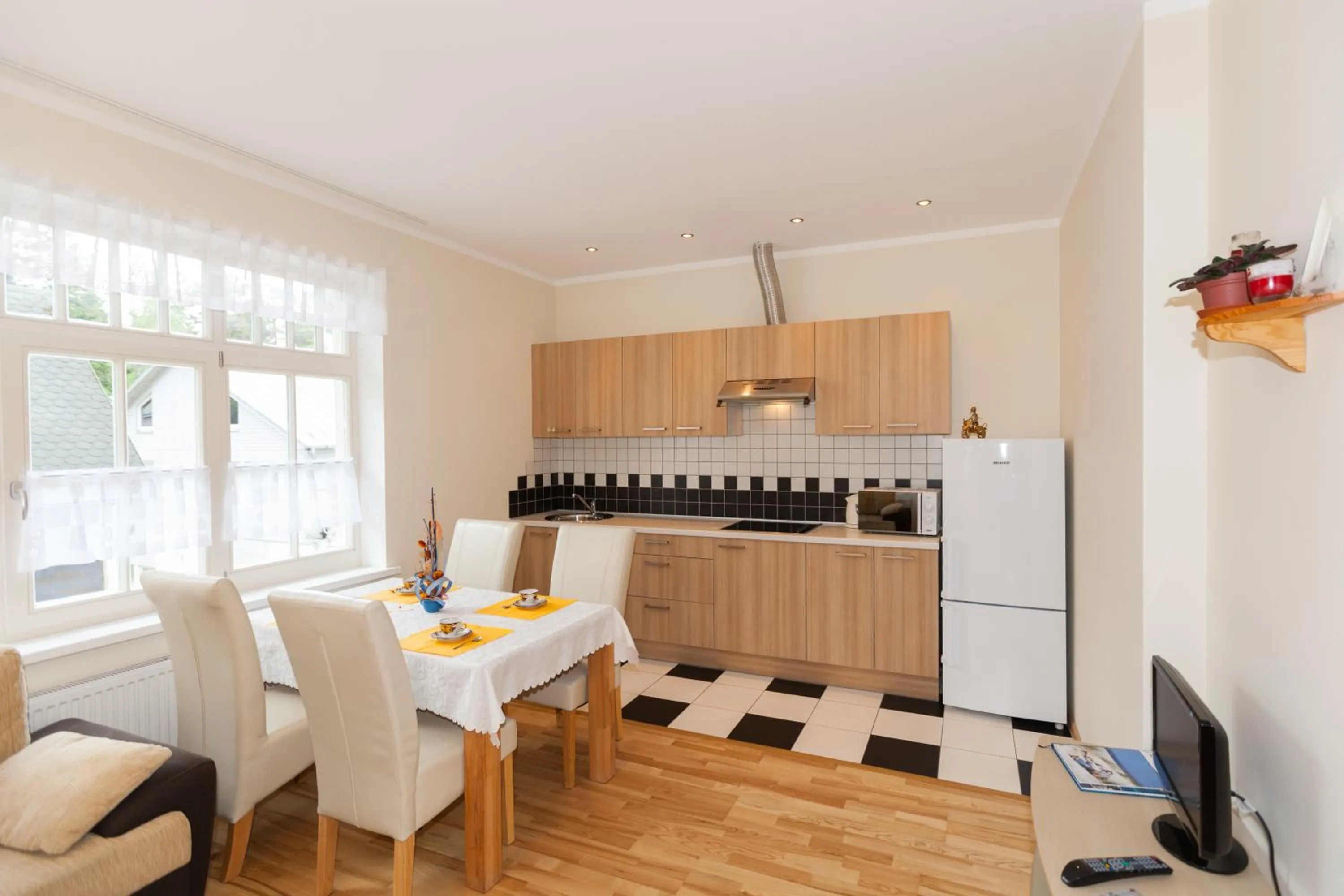 Dining area in Amber Coast & Sea