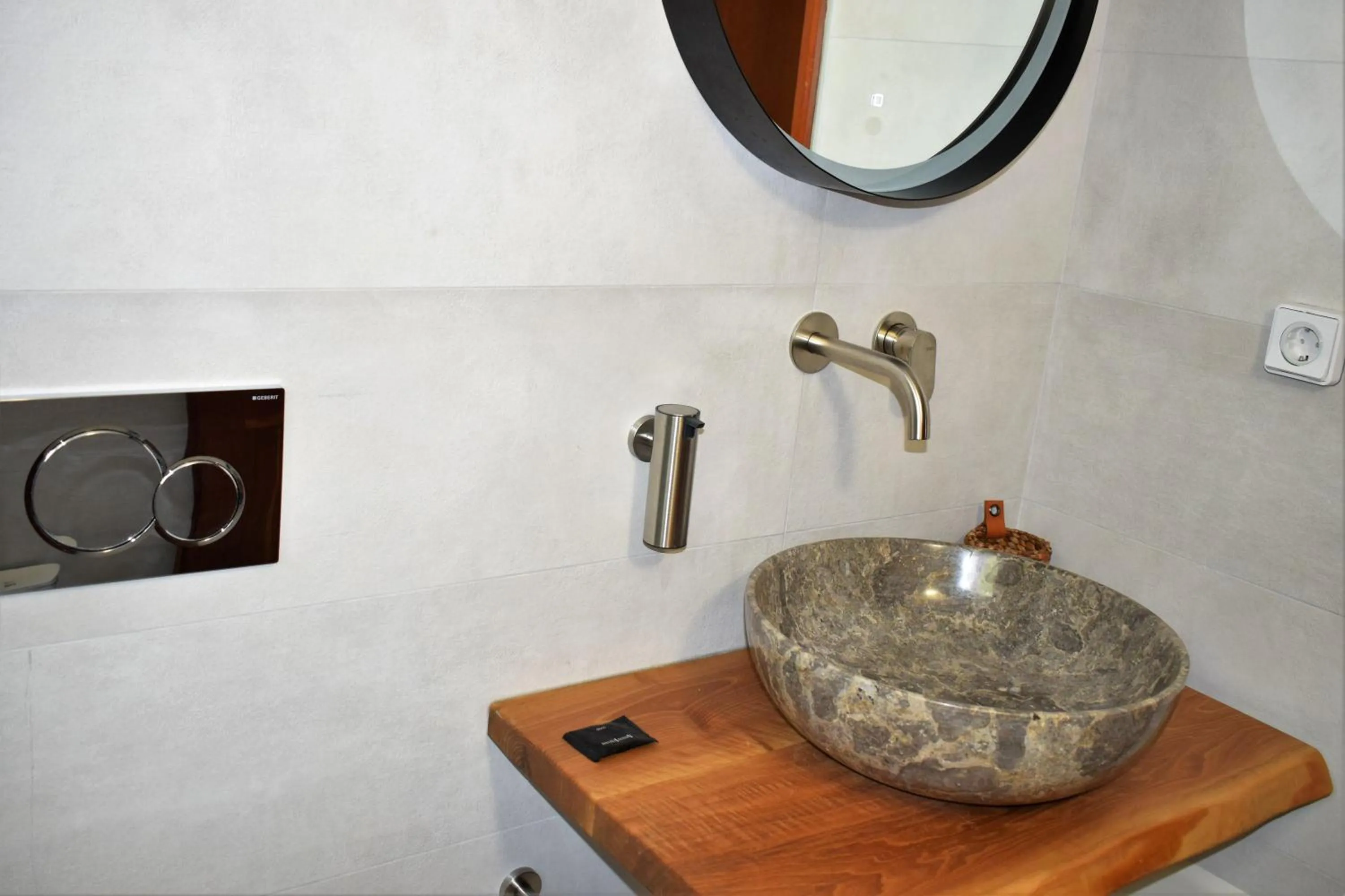 Naxos Illusion Nikos Verikokos