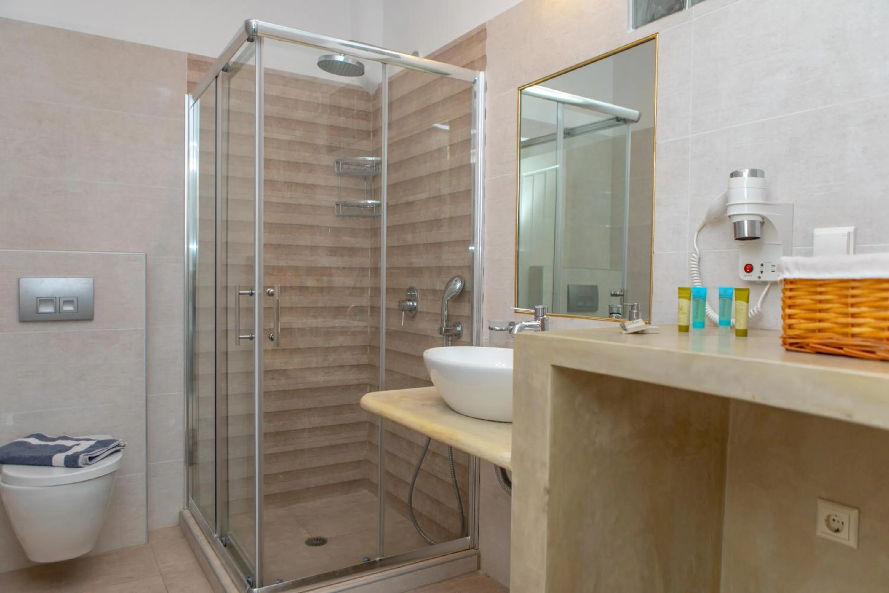 Naxos Illusion Nikos Verikokos