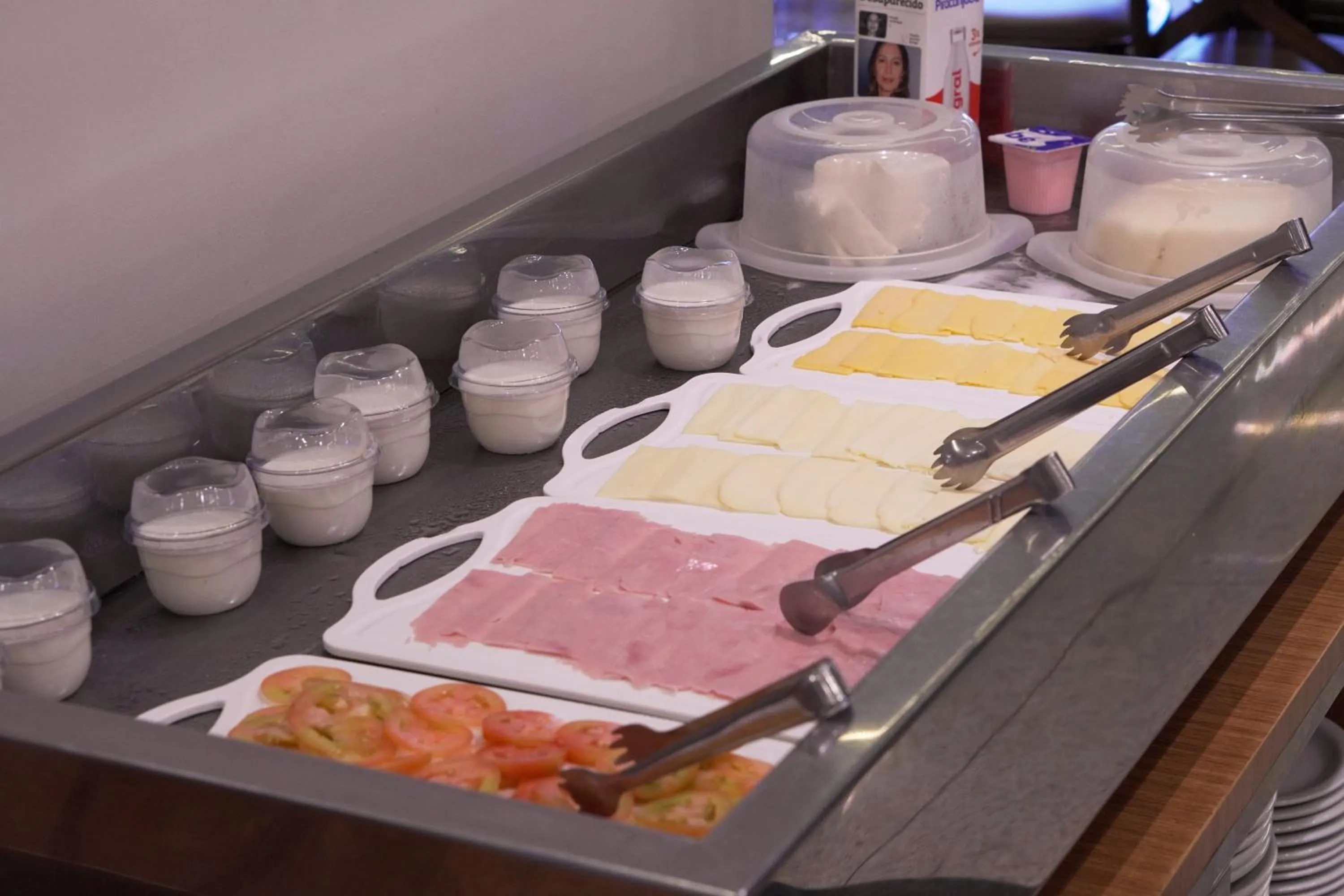 Buffet breakfast in Castelo Inn Hotel