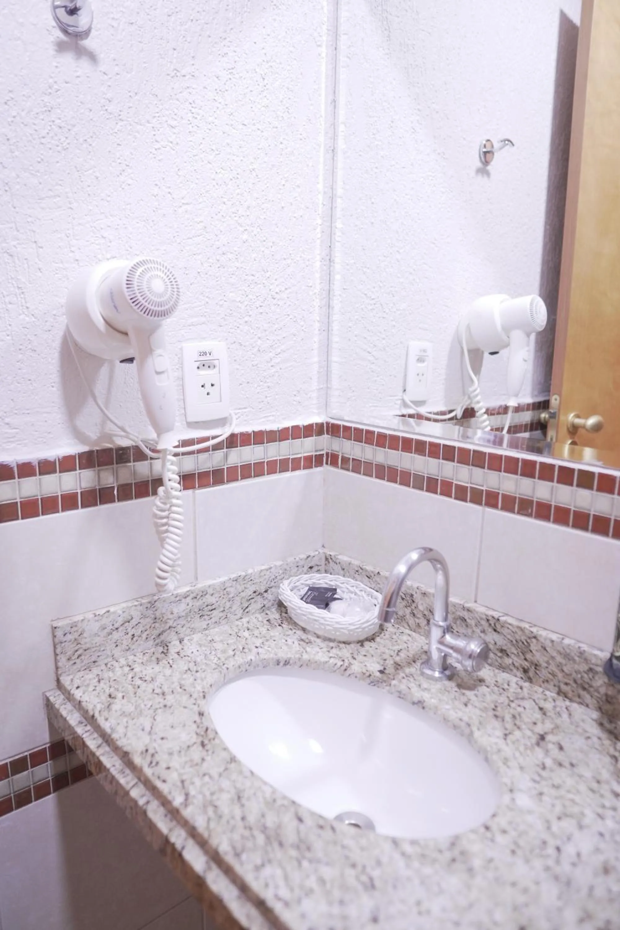 Bedroom in Castelo Inn Hotel