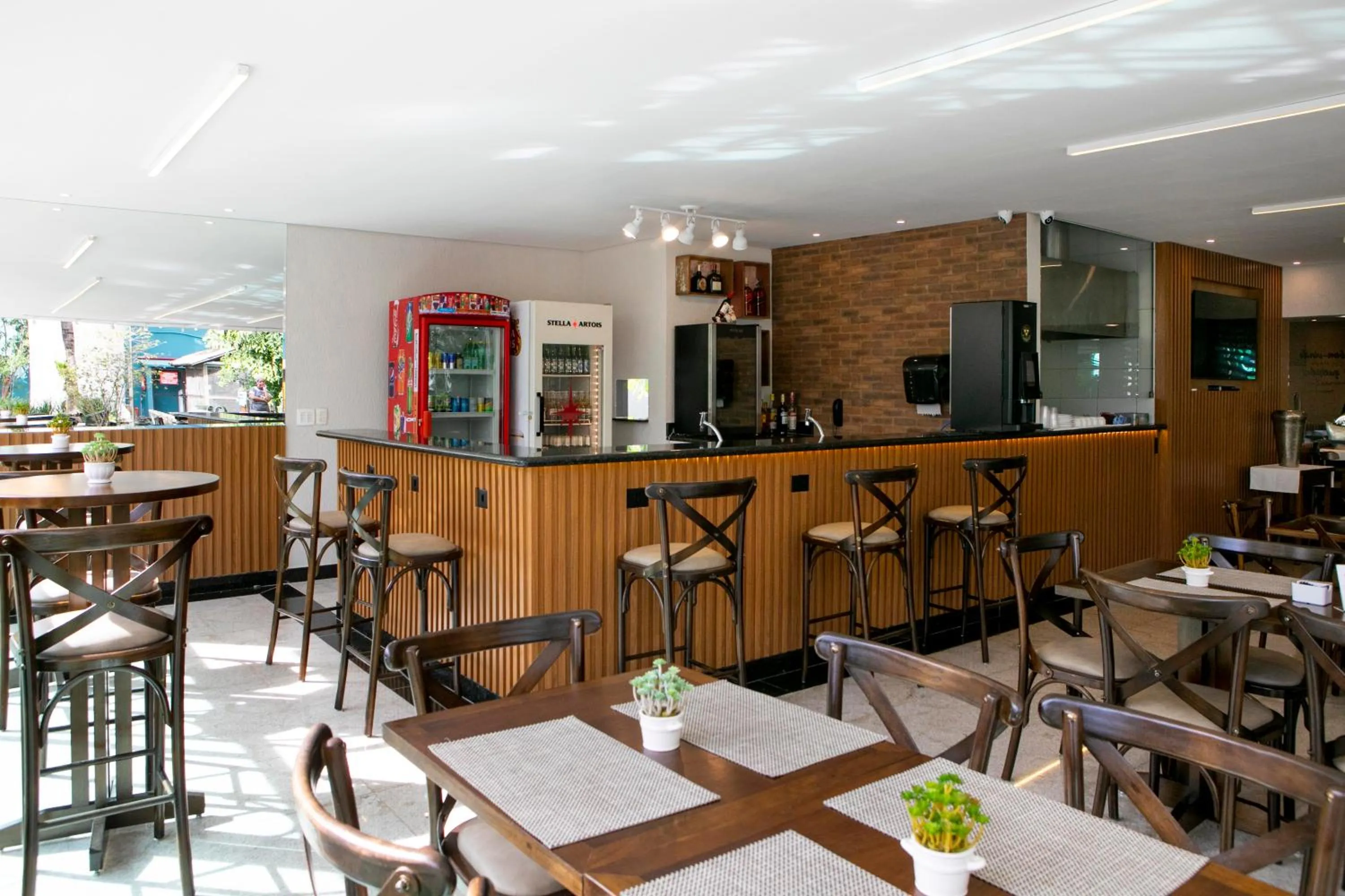 Restaurant/places to eat in Castelo Inn Hotel