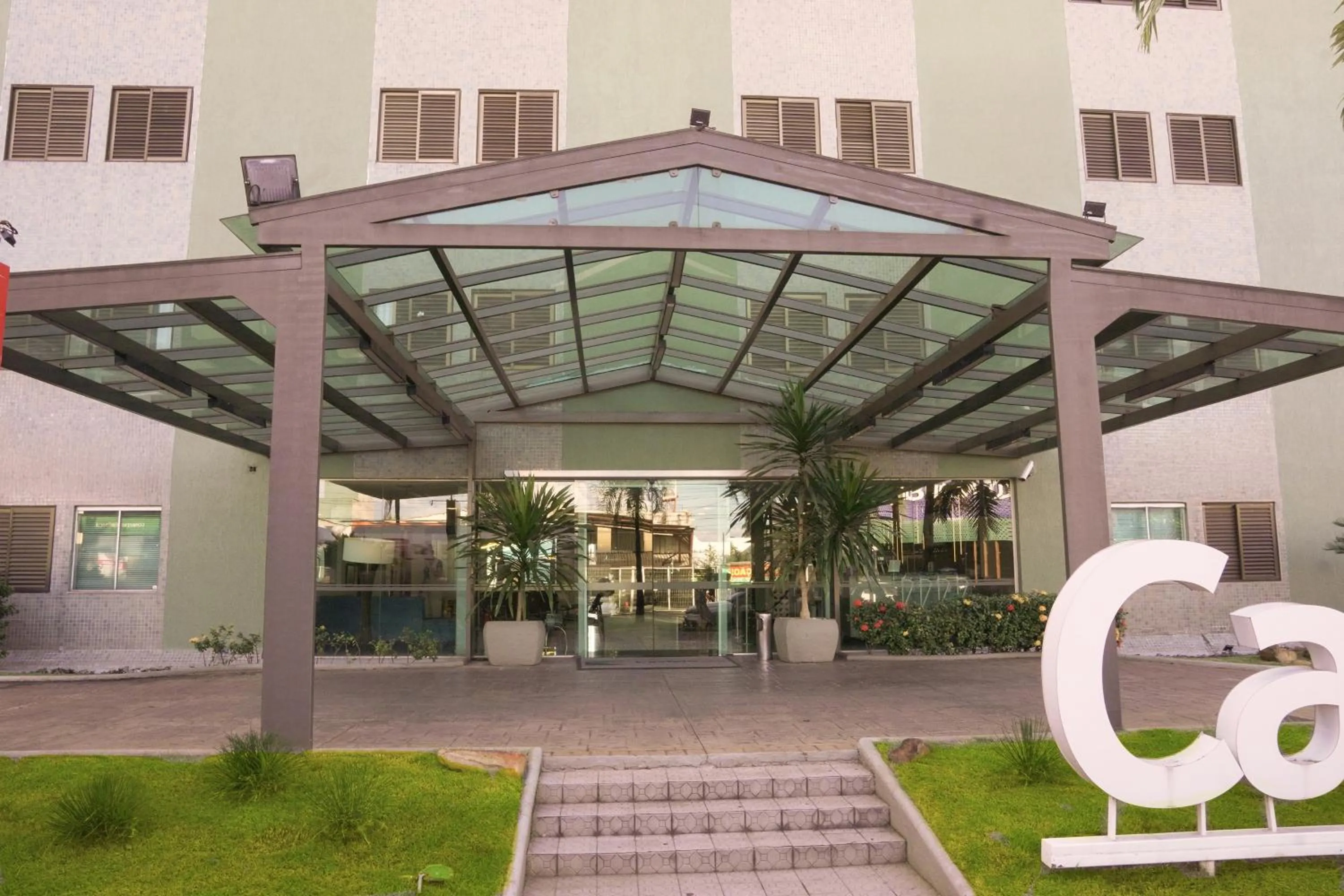Facade/entrance in Castelo Inn Hotel