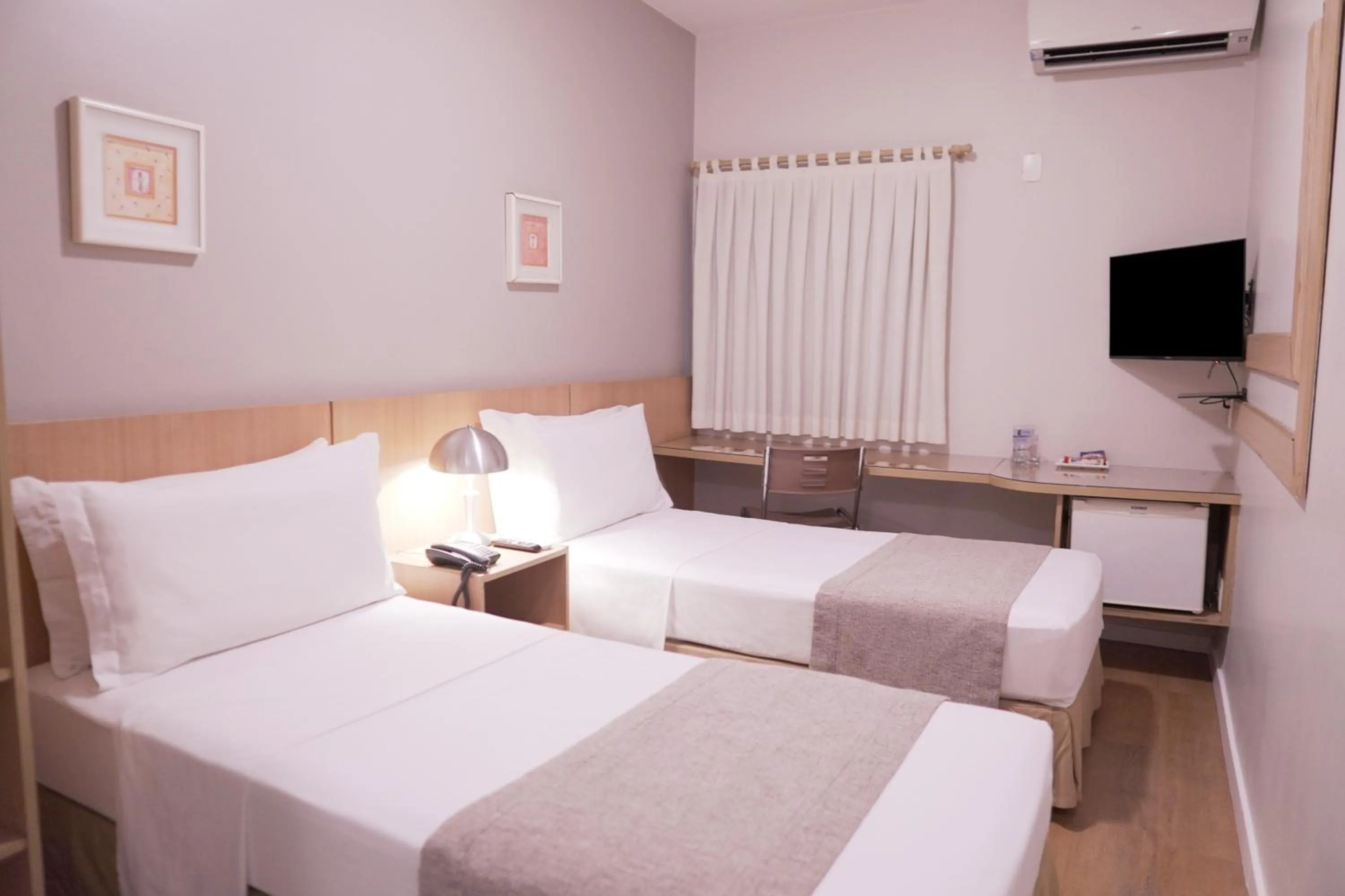 Bedroom, Bed in Castelo Inn Hotel