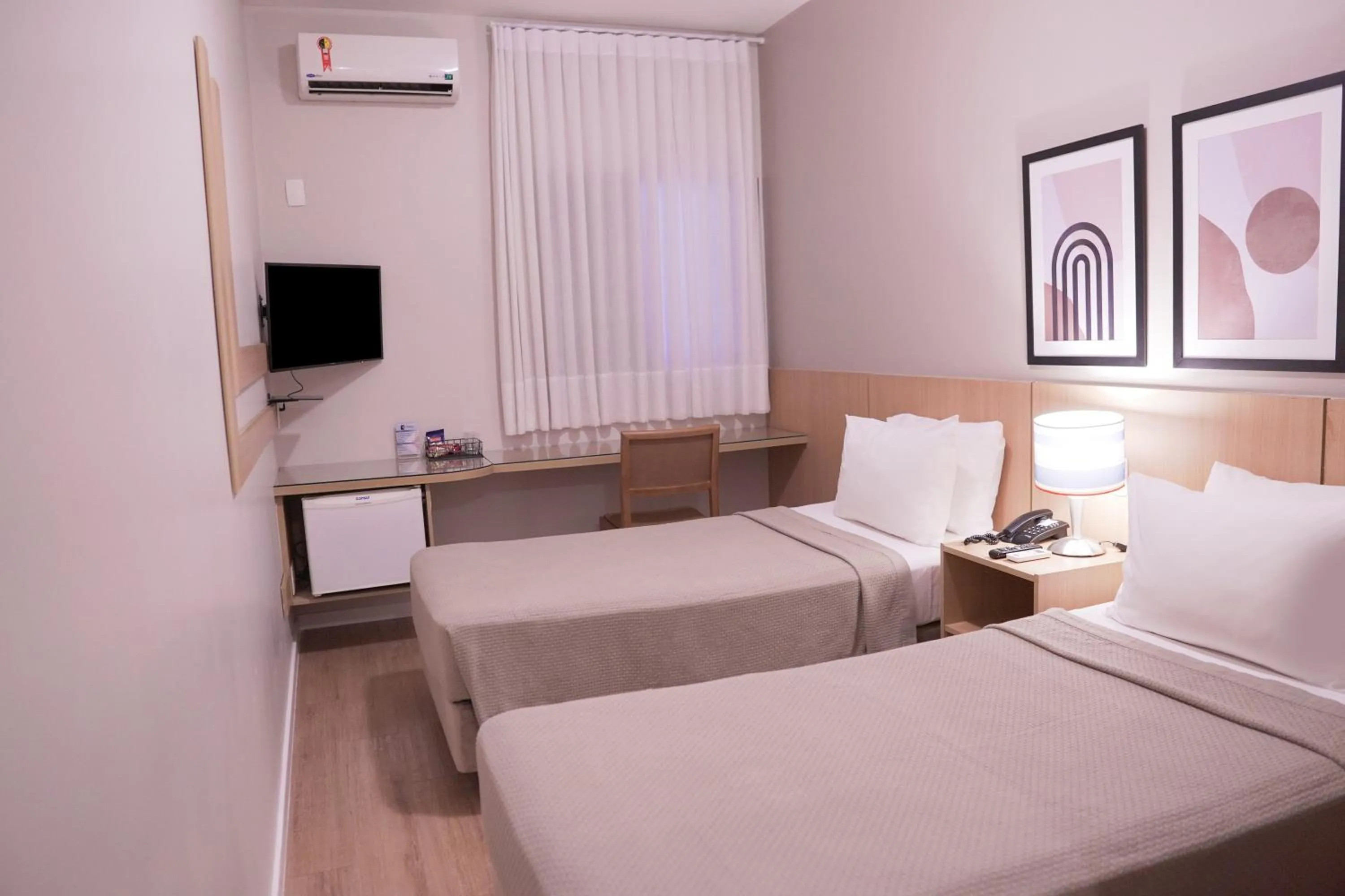 Bedroom, Bed in Castelo Inn Hotel