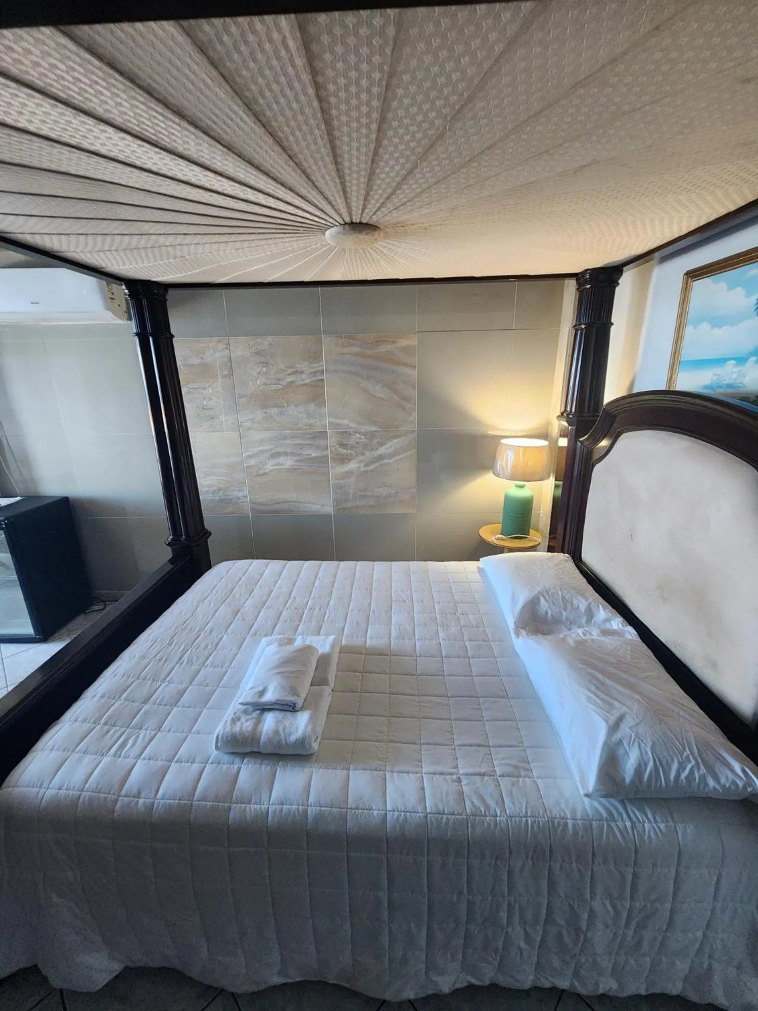 Bed in Hotel Colombus