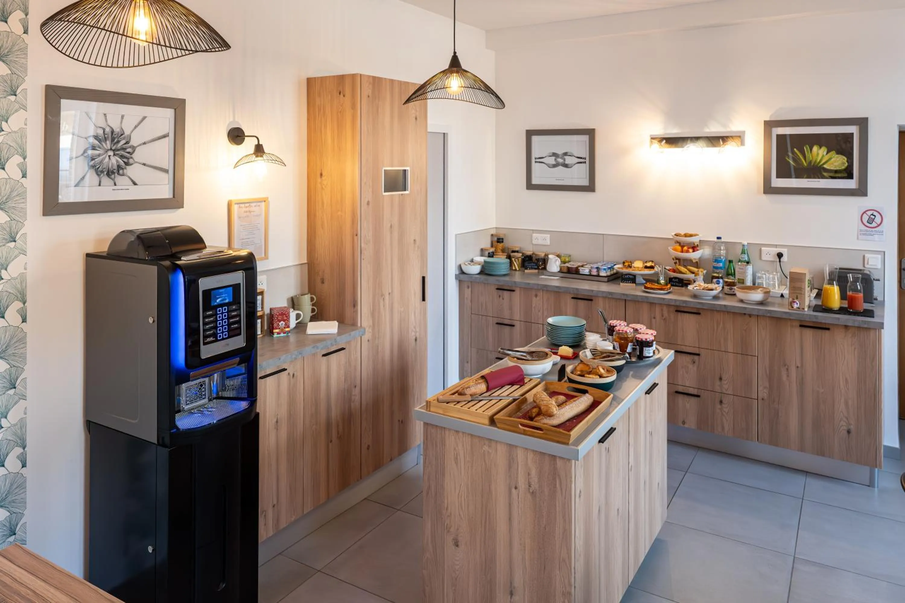 Breakfast in Hôtel Océan Dinan