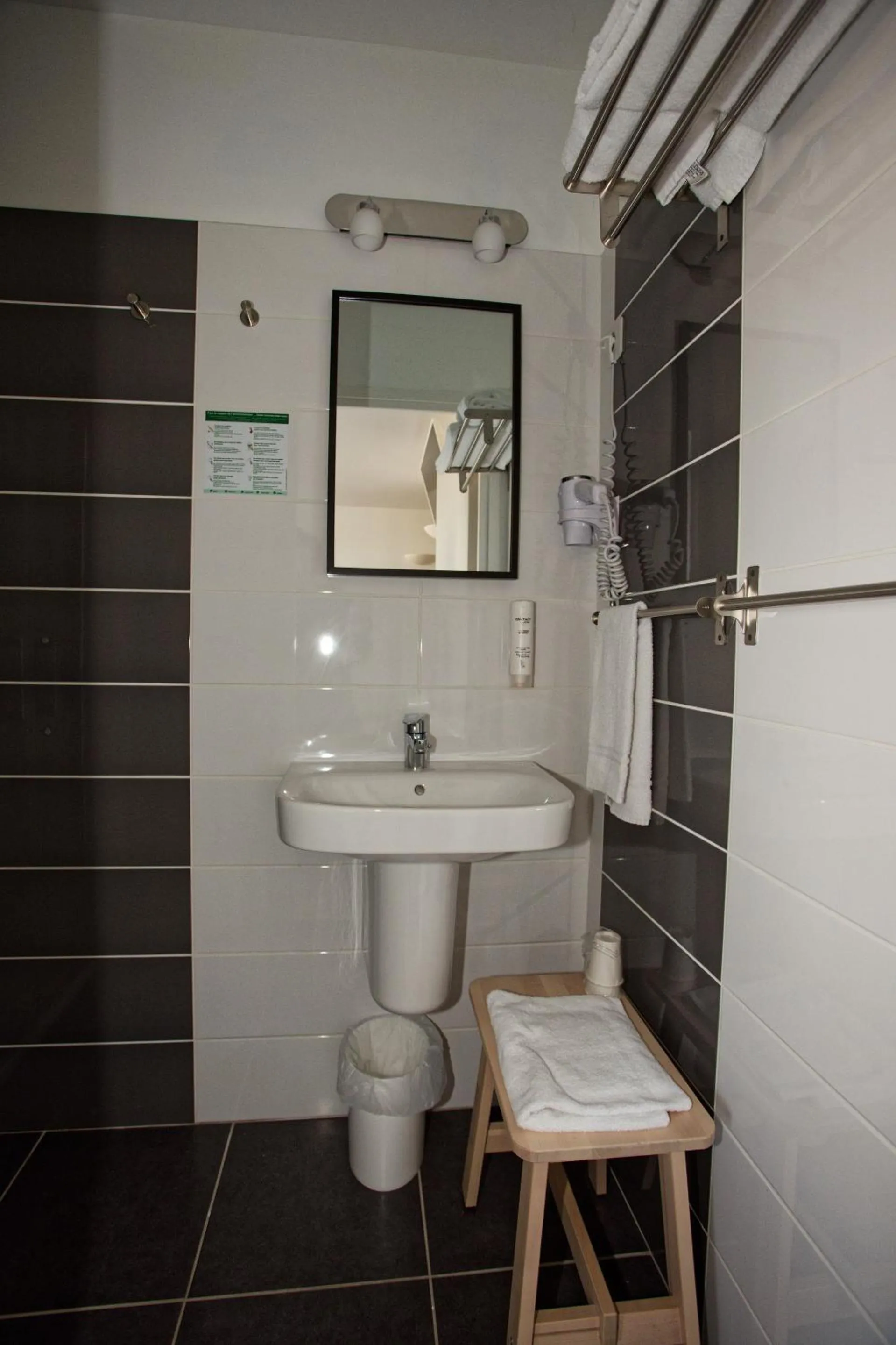 Bathroom in Hôtel Océan Dinan