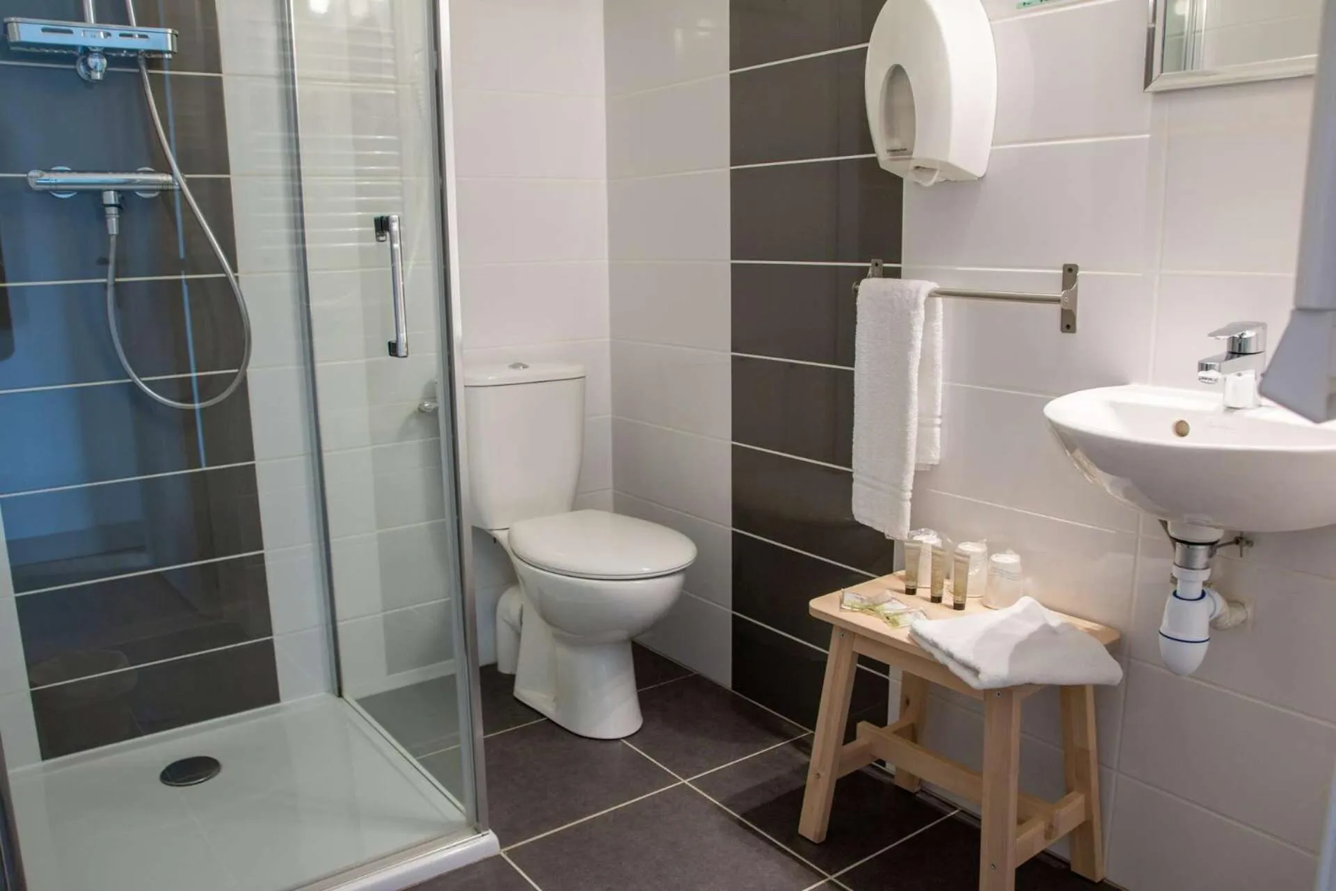 Bathroom in Hôtel Océan Dinan