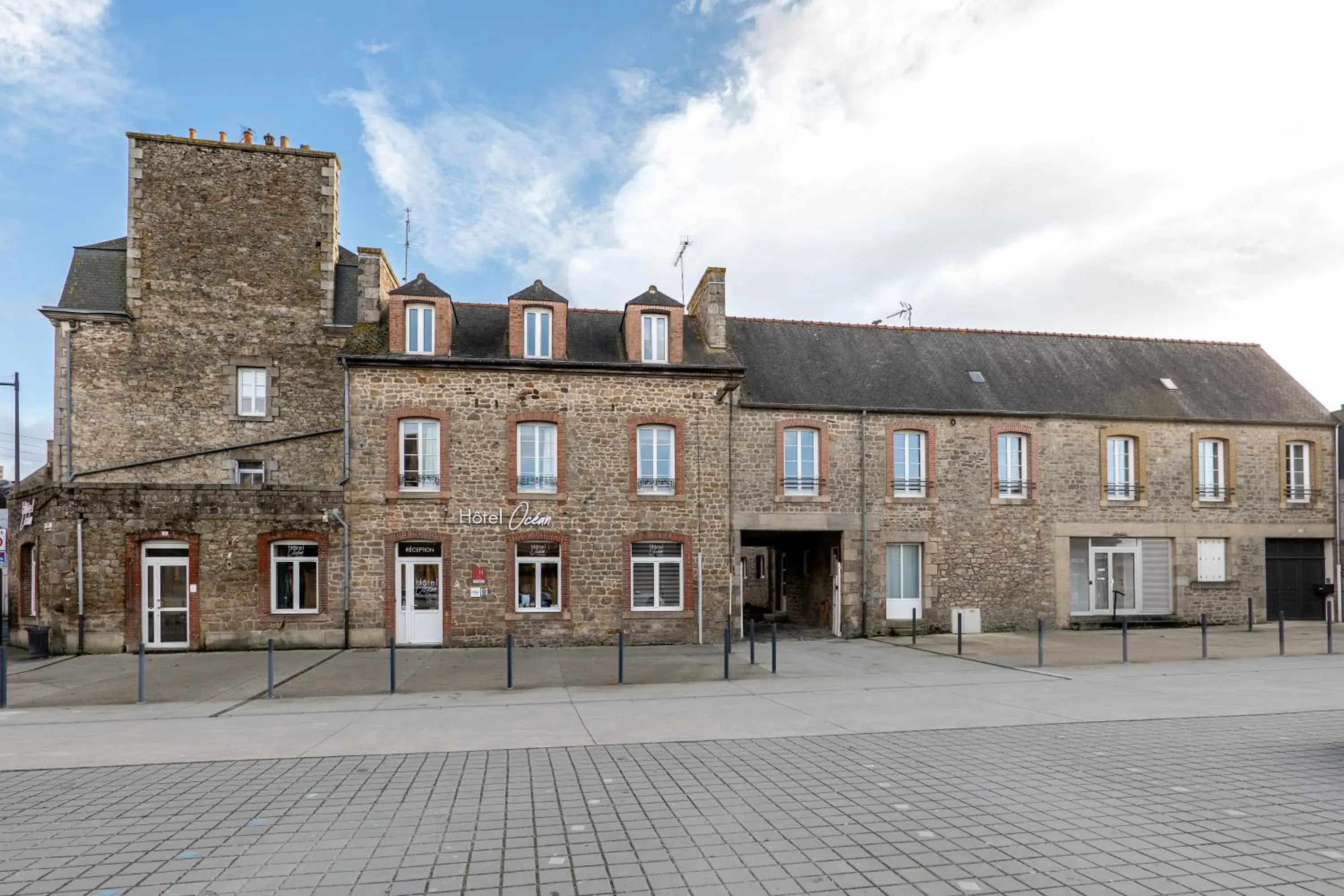 Property building in Hôtel Océan Dinan Property building in Hôtel Océan Dinan