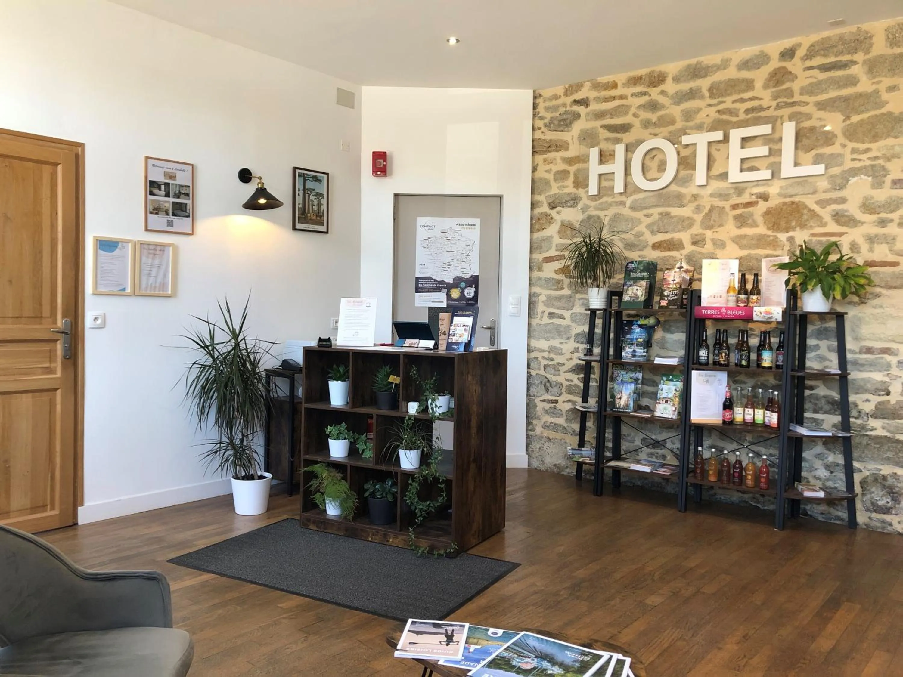 Lobby or reception in Hôtel Océan Dinan