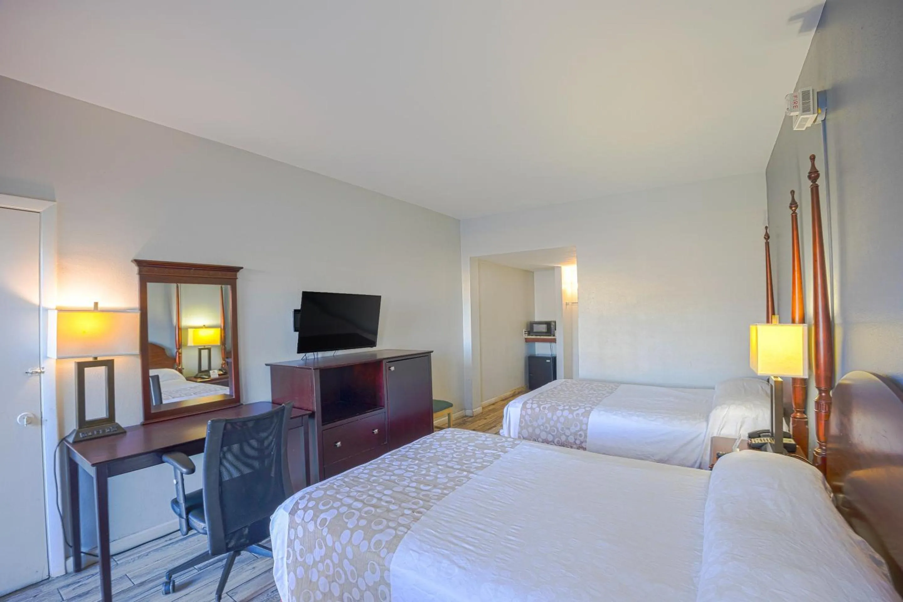 Bedroom, Bed in Sunrise Inn by OYO Titusville FL