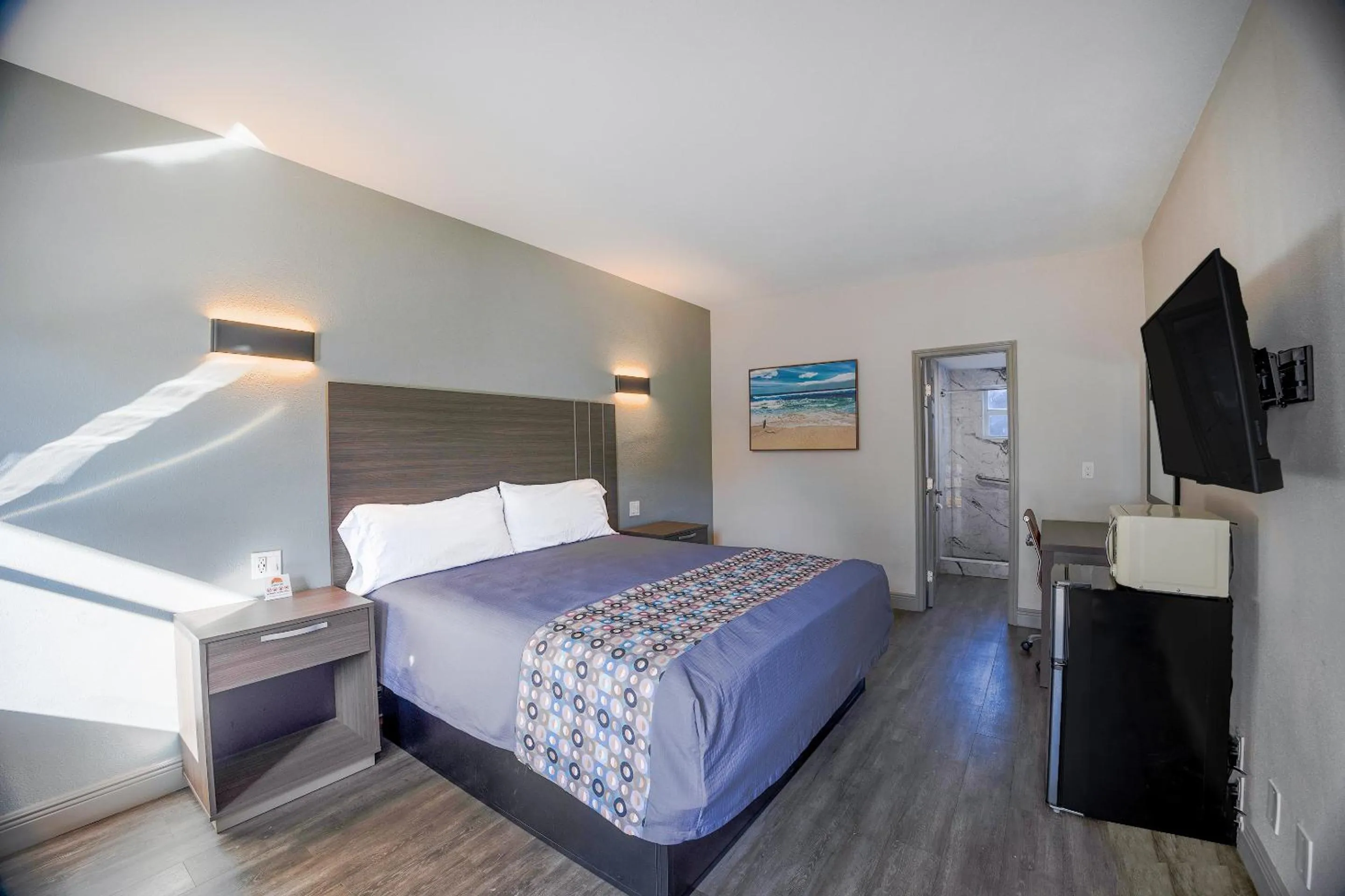 Bedroom, Bed in Sunrise Inn by OYO Titusville FL