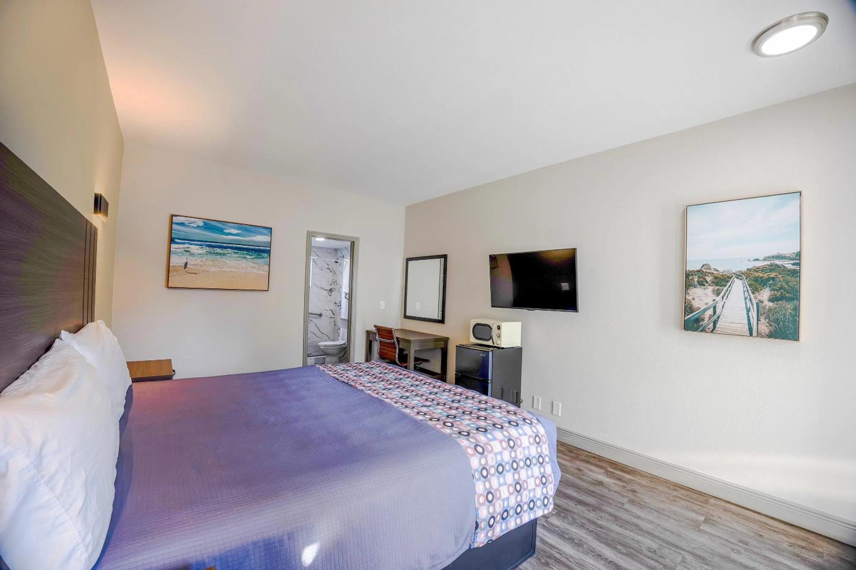 Bedroom, Bed in Sunrise Inn by OYO Titusville FL