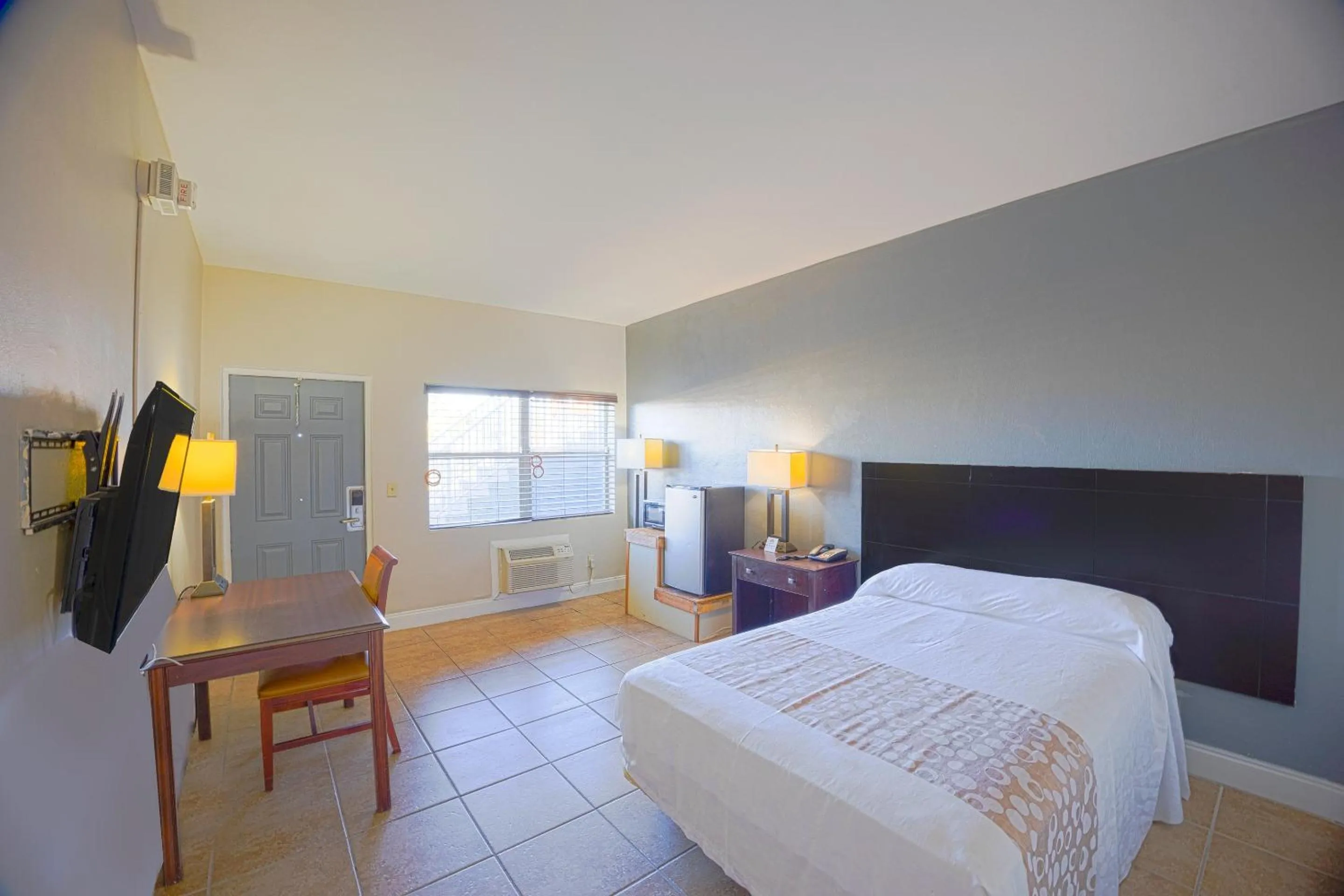 Bedroom, Bed in Sunrise Inn by OYO Titusville FL