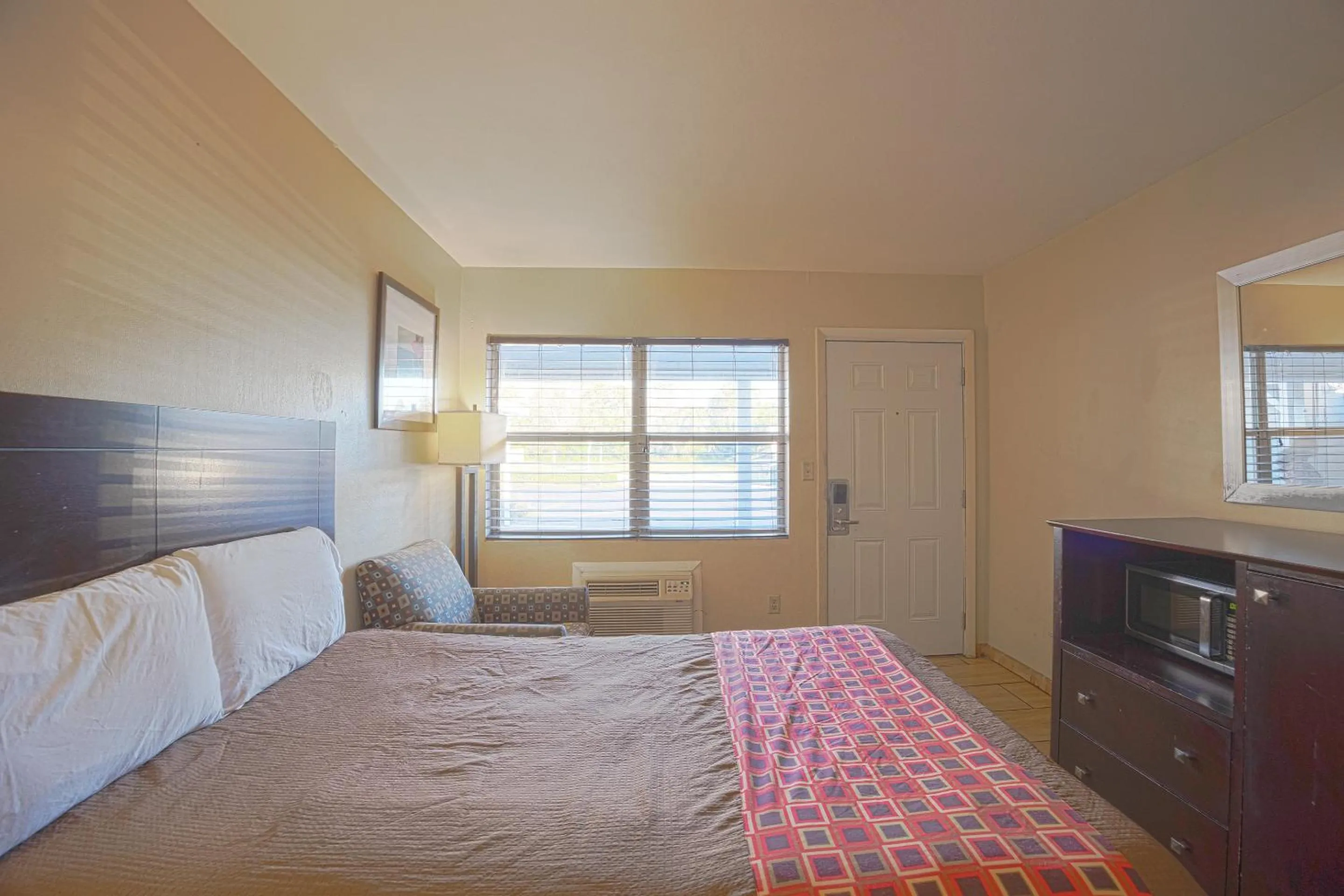 Bedroom, Bed in Sunrise Inn by OYO Titusville FL