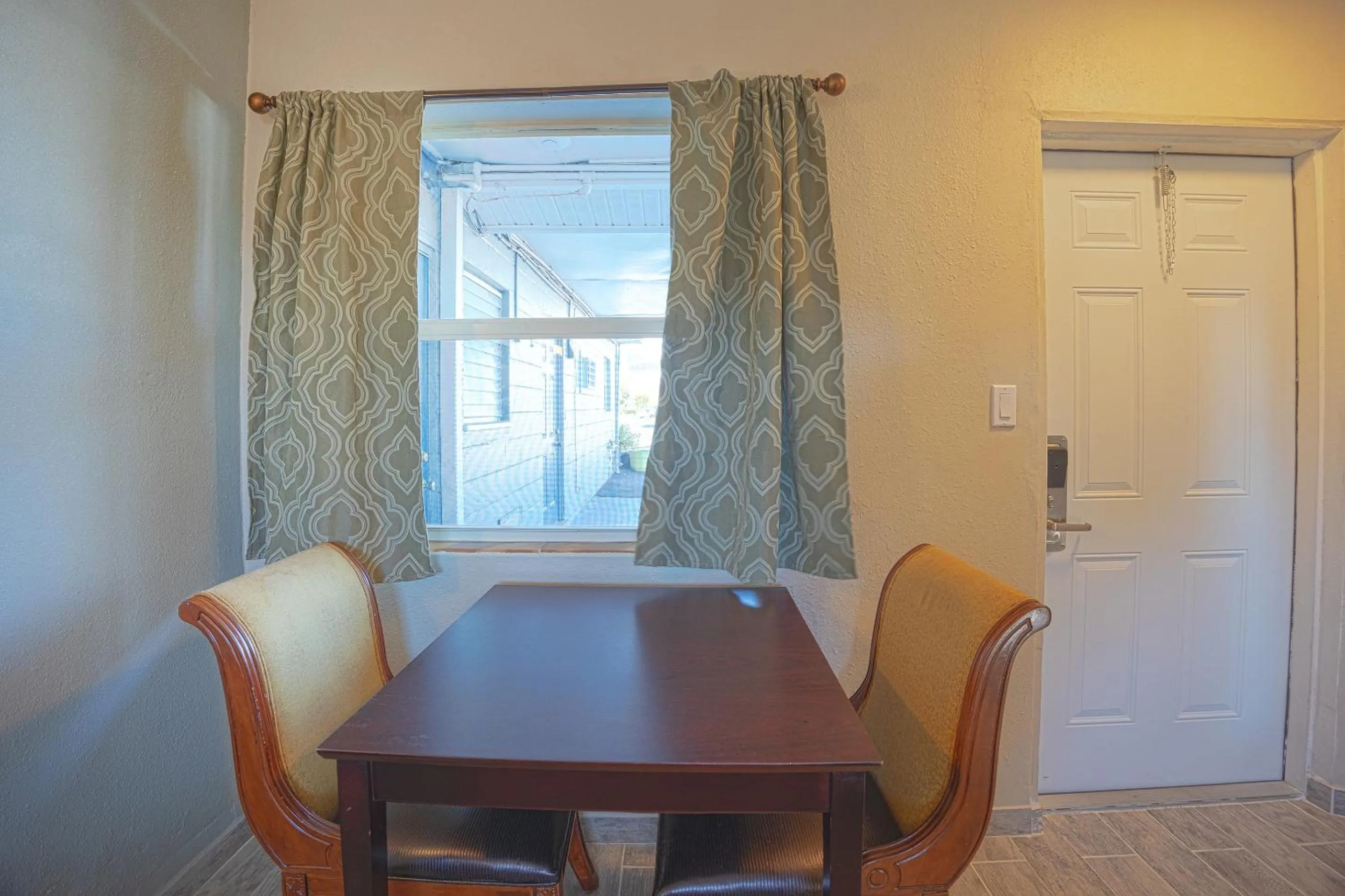 Bedroom in Sunrise Inn by OYO Titusville FL