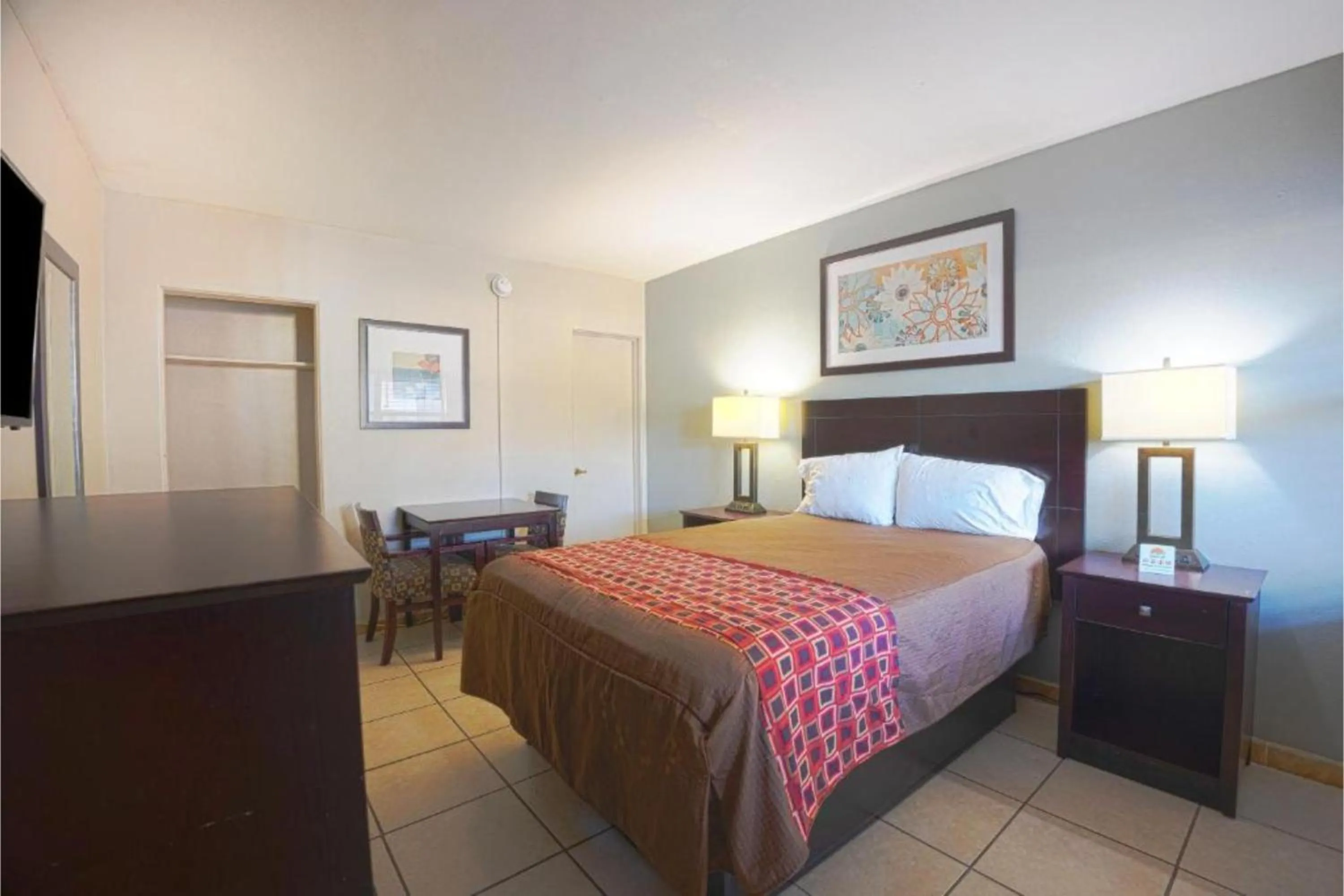 Bedroom, Bed in Sunrise Inn by OYO Titusville FL